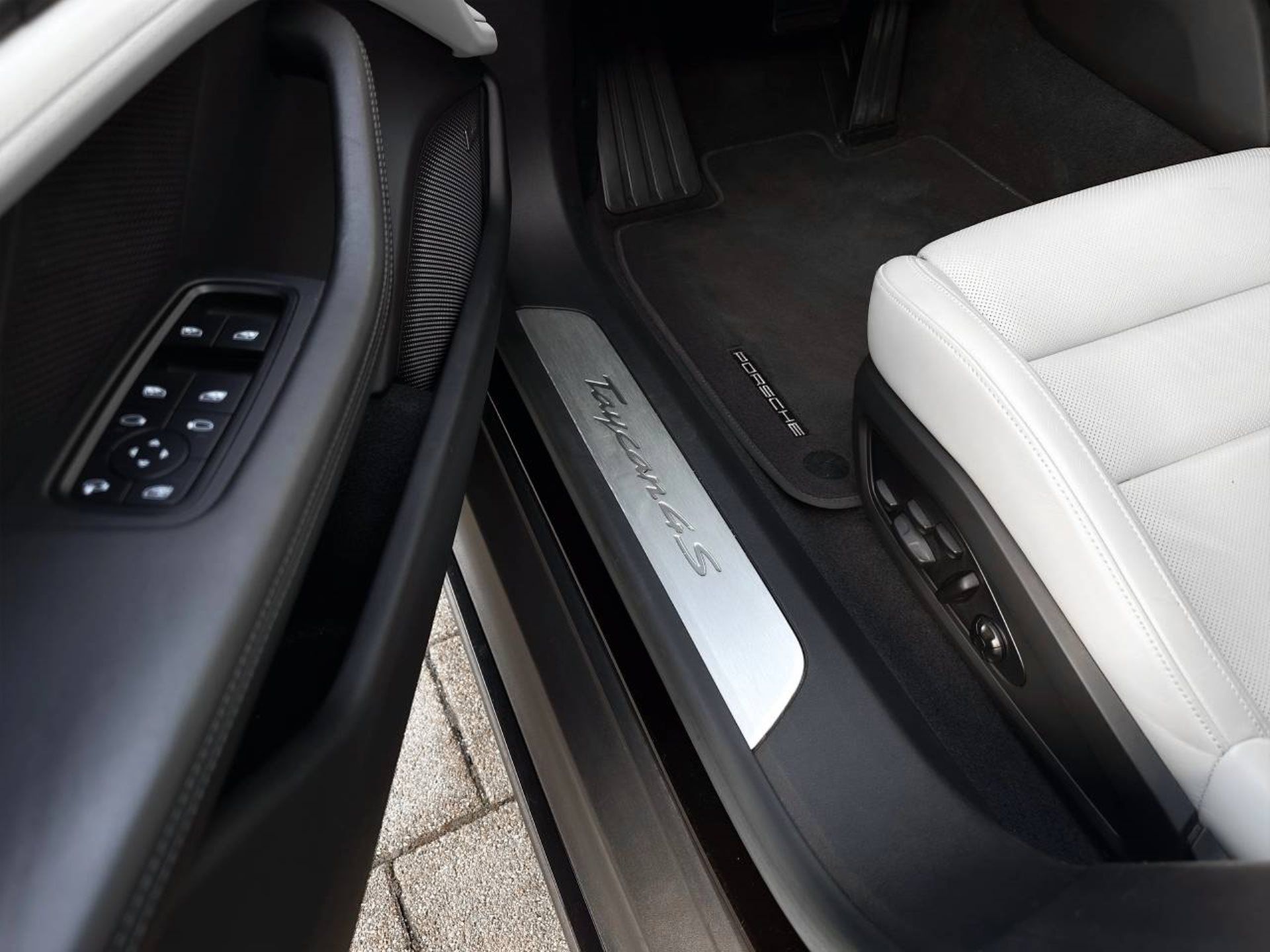 PORSCHE Taycan 4S Sport Turismo-image-26