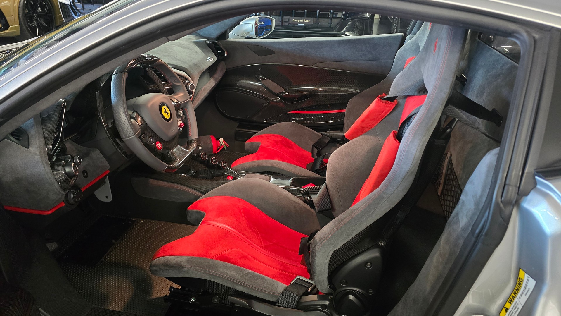 FERRARI 488 Pista 3.9 V8-image-16
