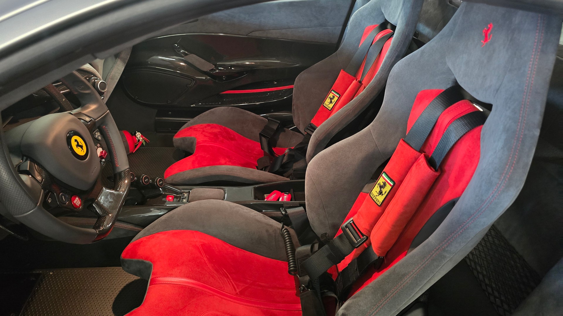 FERRARI 488 Pista 3.9 V8-image-19