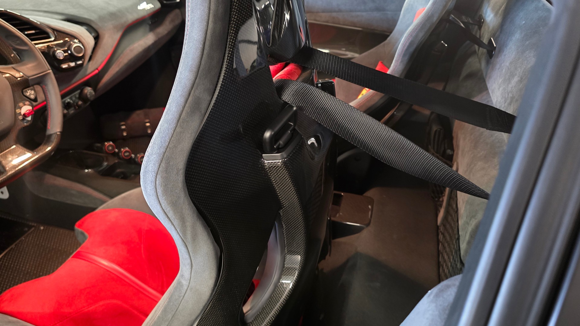 FERRARI 488 Pista 3.9 V8-image-18
