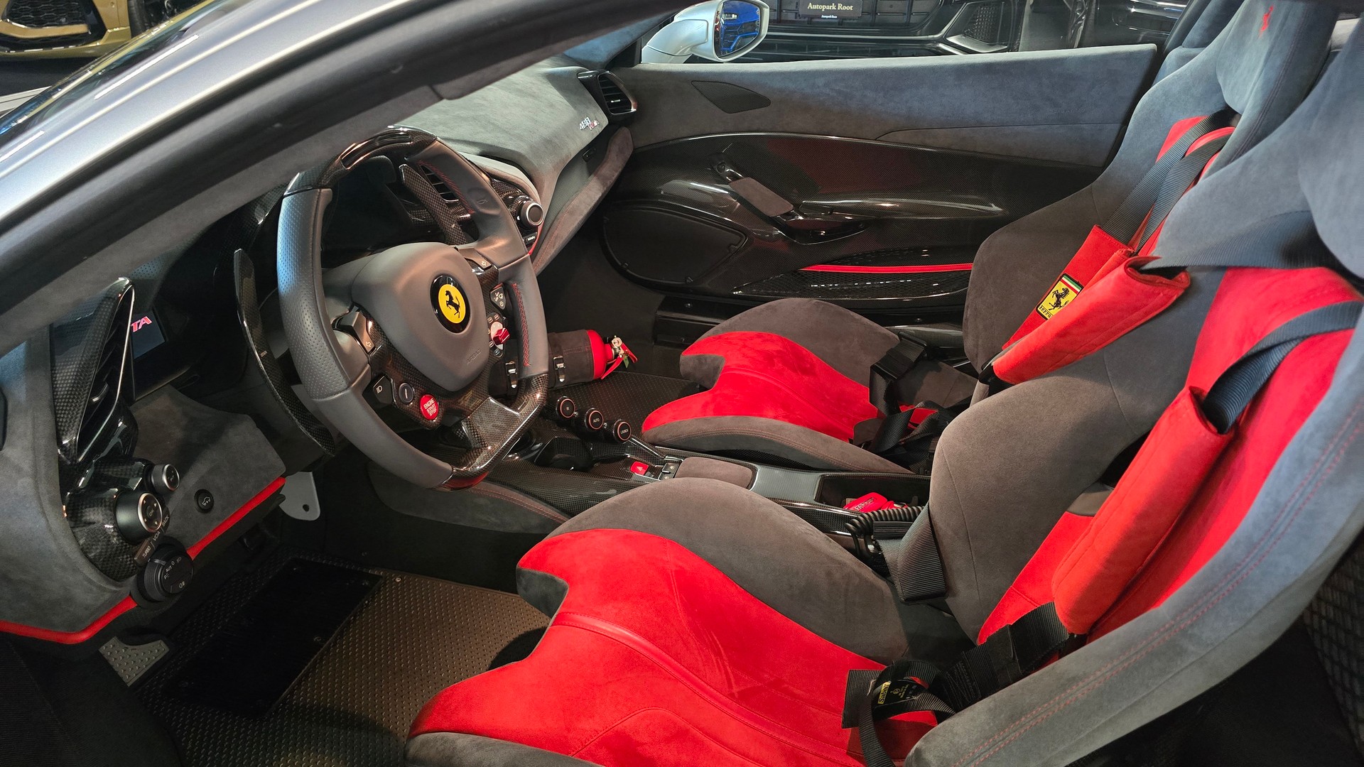 FERRARI 488 Pista 3.9 V8-image-15
