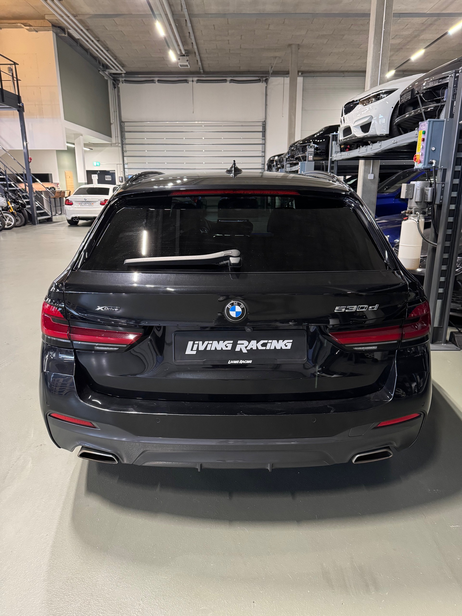 BMW 530d xDrive 48V Touring Pure M Sport Steptronic *LCI*-image-3