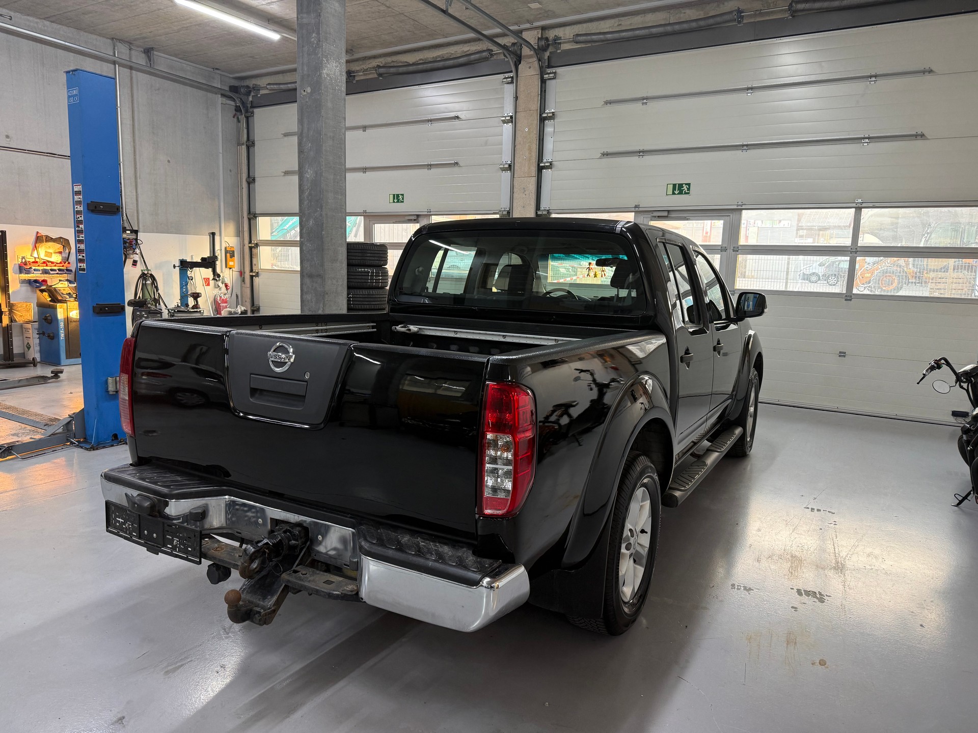NISSAN Navara Double Cab SE 2.5 dCi 4WD LB Automat-image-2