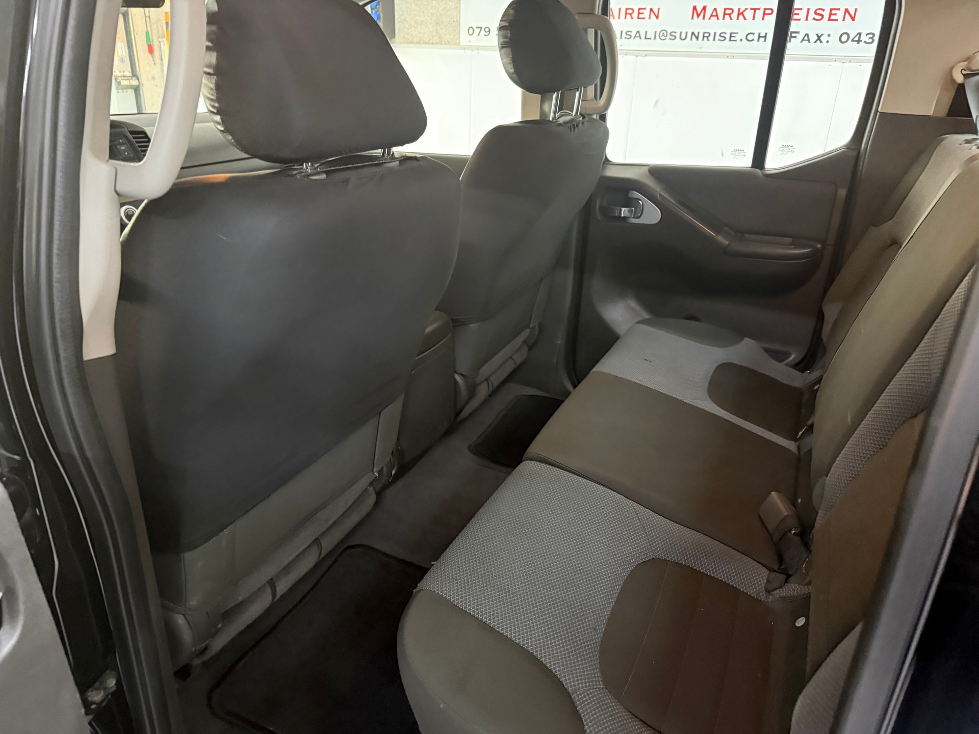 NISSAN Navara Double Cab SE 2.5 dCi 4WD LB Automat-image-6