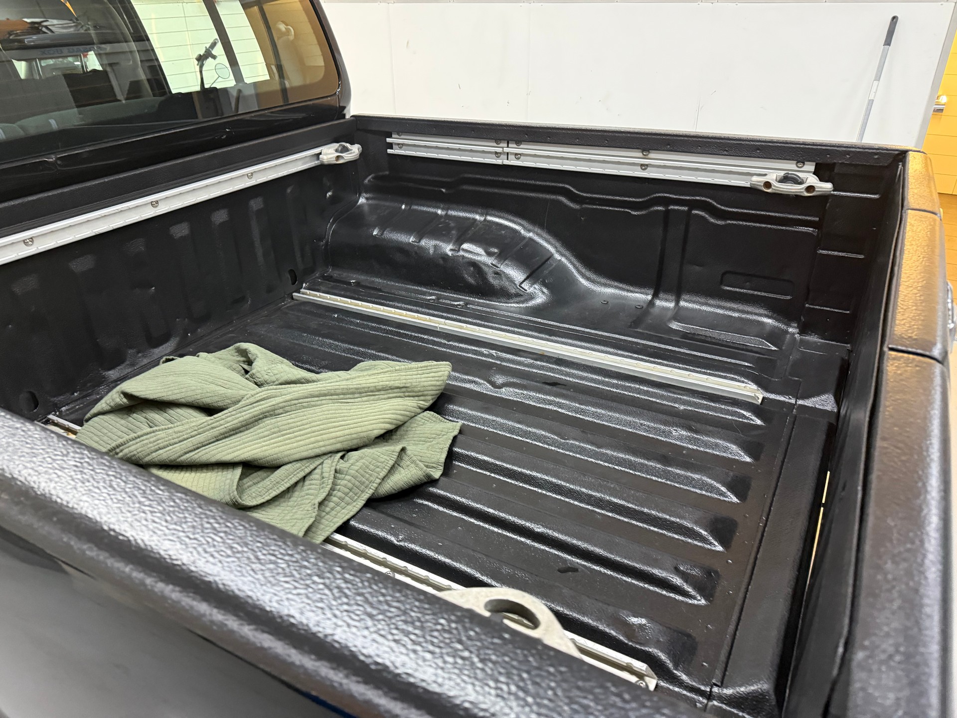NISSAN Navara Double Cab SE 2.5 dCi 4WD LB Automat-image-8