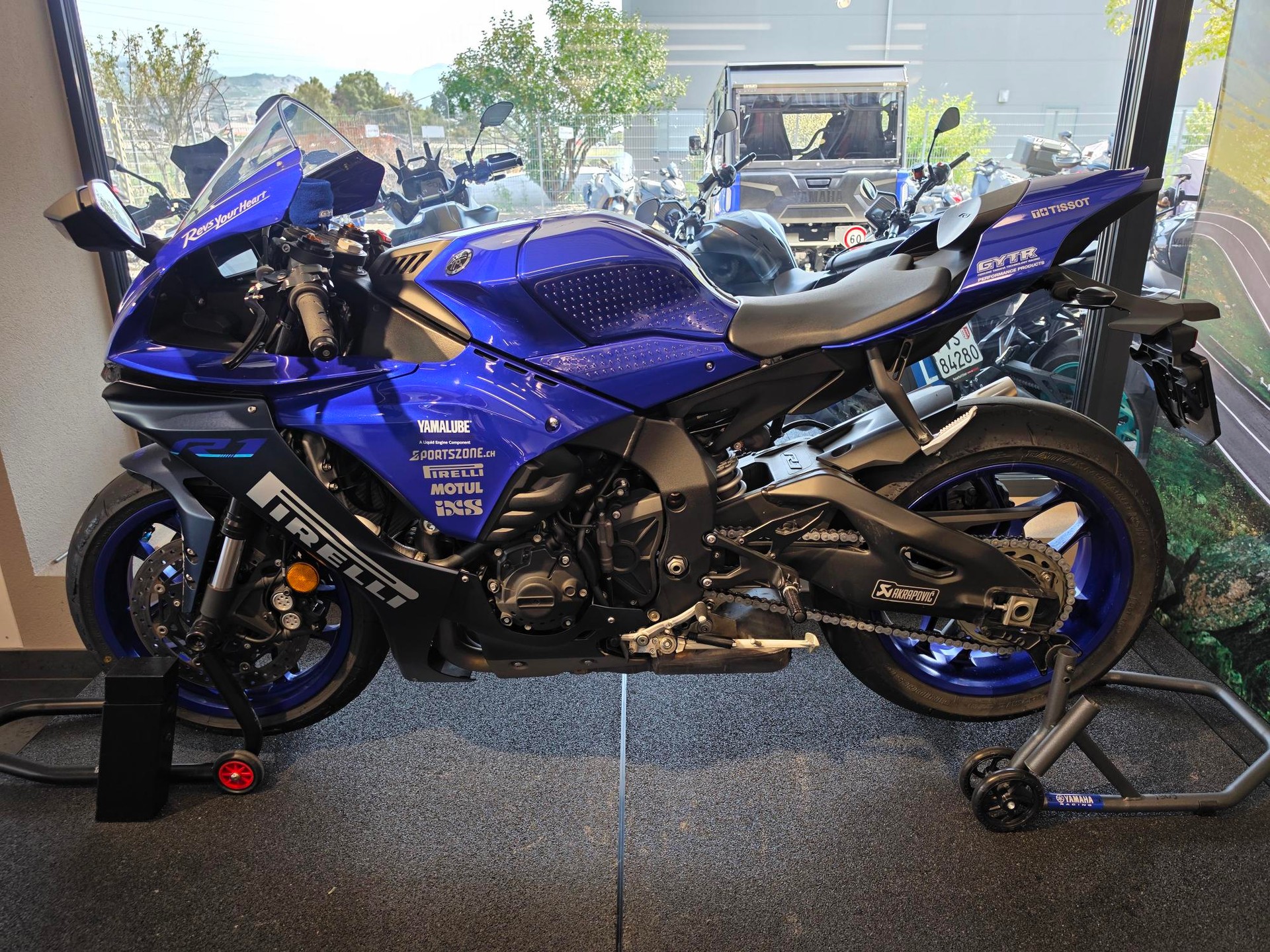 YAMAHA R1-image-15