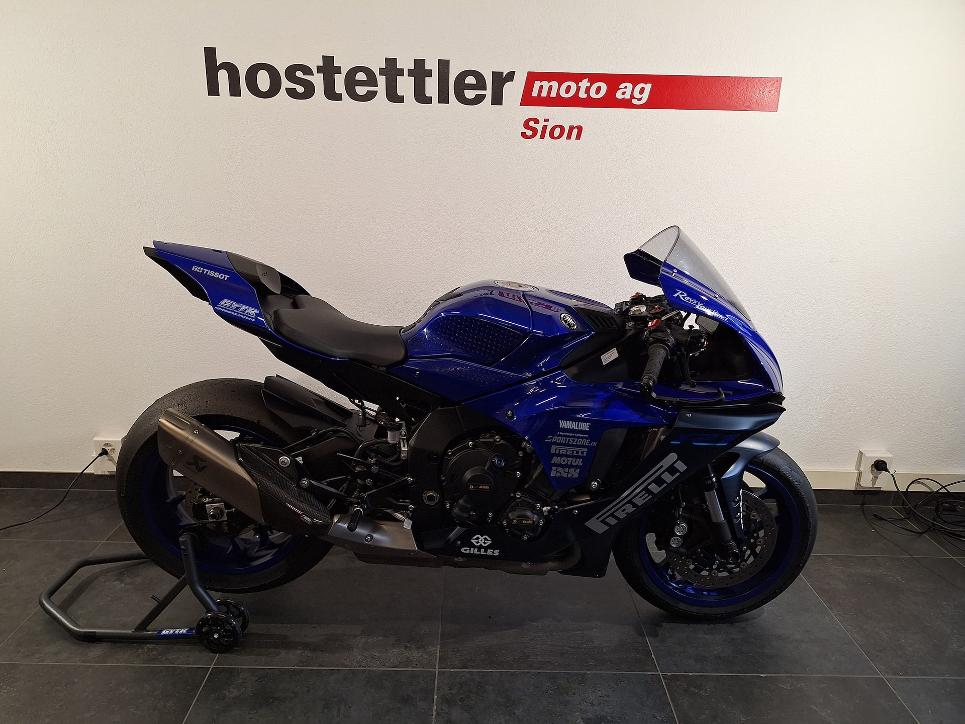 YAMAHA R1-showroom-element-1