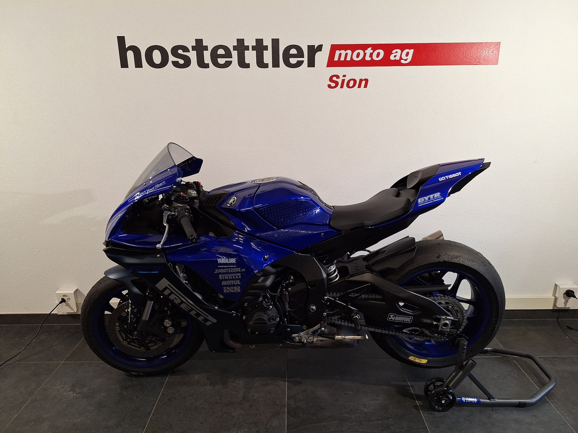 YAMAHA R1-showroom-element-3