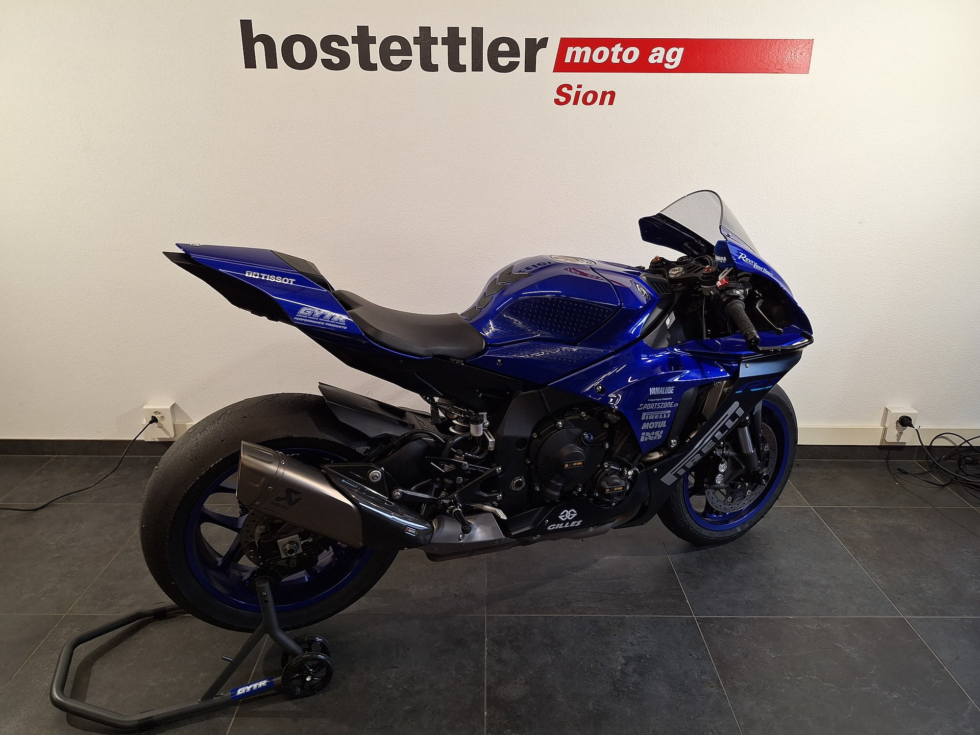 YAMAHA R1-showroom-element-2