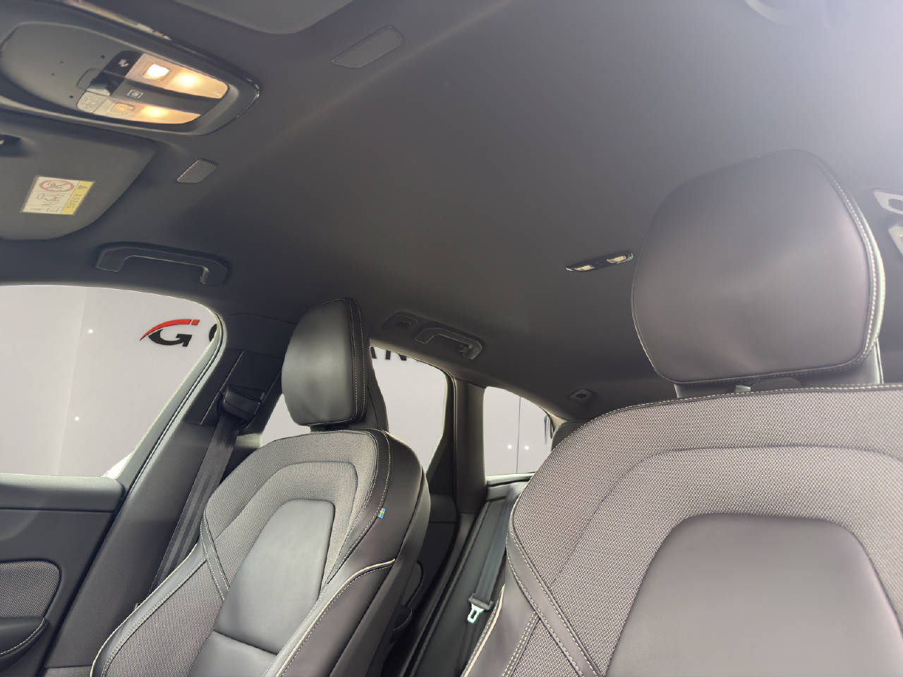 VOLVO XC60 2.0 B5 MH R-Design AWD-image-10