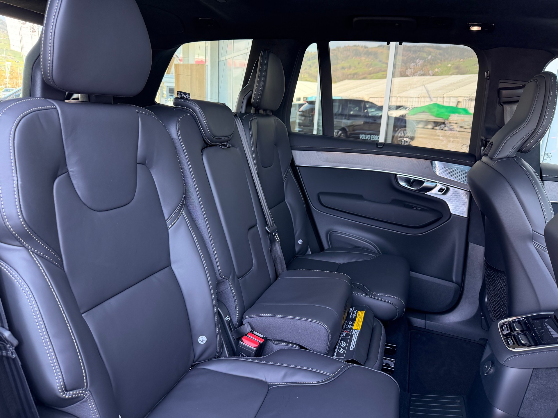 VOLVO XC90 T8 eAWD Ultra Dark XCLUSIVE-image-5