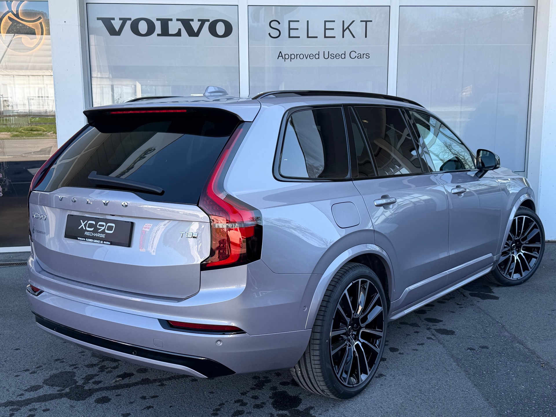 VOLVO XC90 T8 eAWD Ultra Dark XCLUSIVE-showroom-element-1