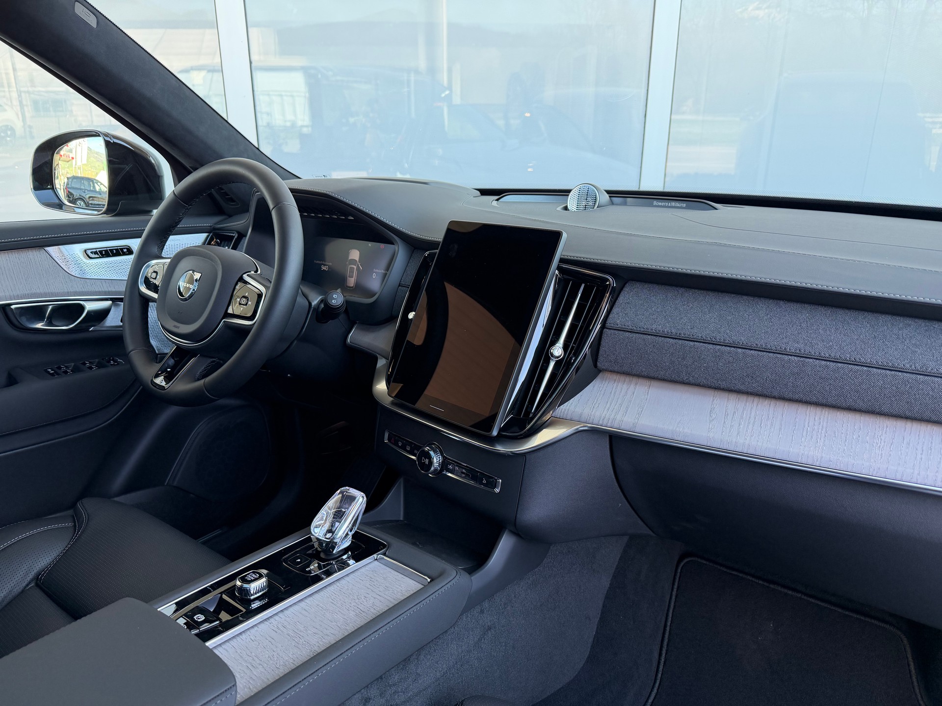 VOLVO XC90 T8 eAWD Ultra Dark XCLUSIVE-showroom-element-2