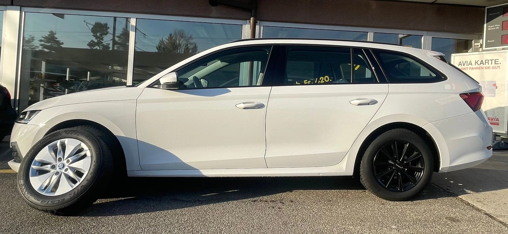 SKODA Facelift Octavia Combi 1.0 TSI mHEV DSG Ambition CH-Auto 60% Rabatt-image-0