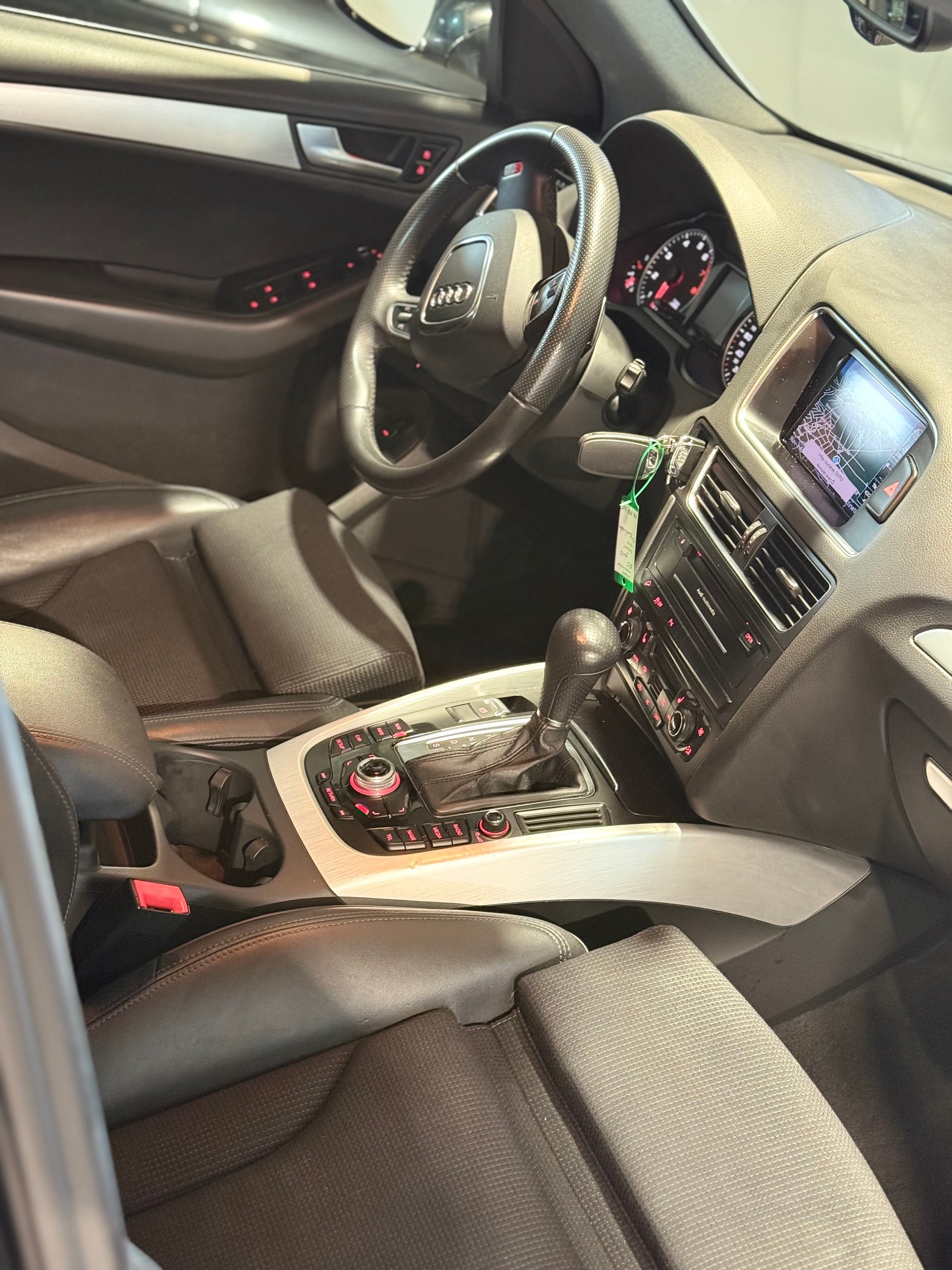AUDI Q5 2.0 TFSI quattro-image-11