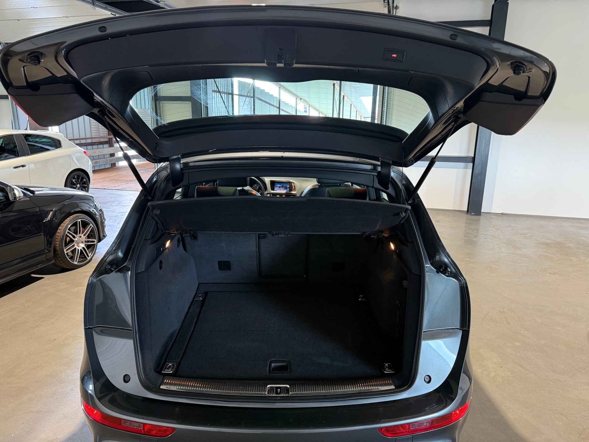 AUDI Q5 2.0 TFSI quattro-image-13