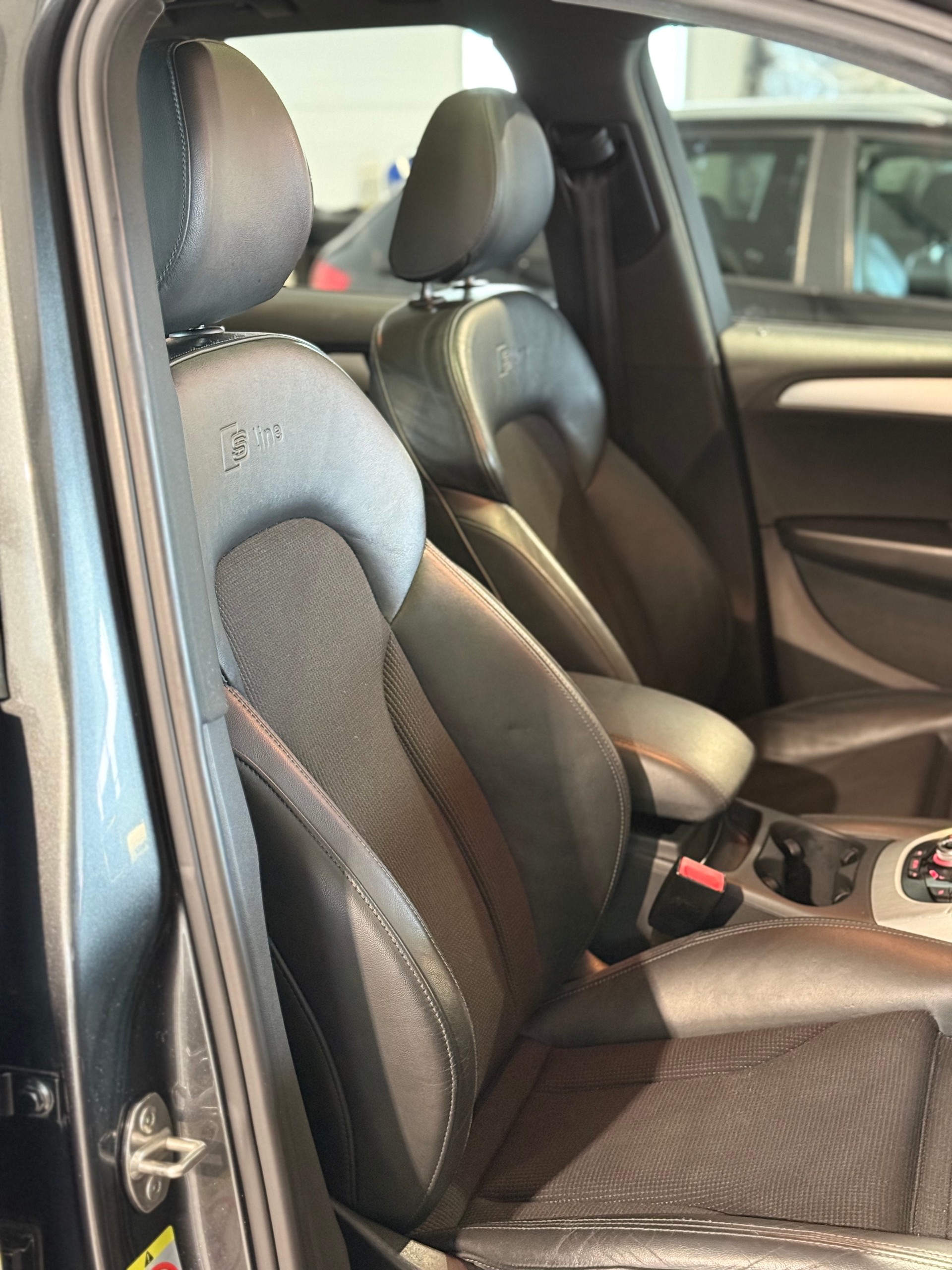 AUDI Q5 2.0 TFSI quattro-image-12