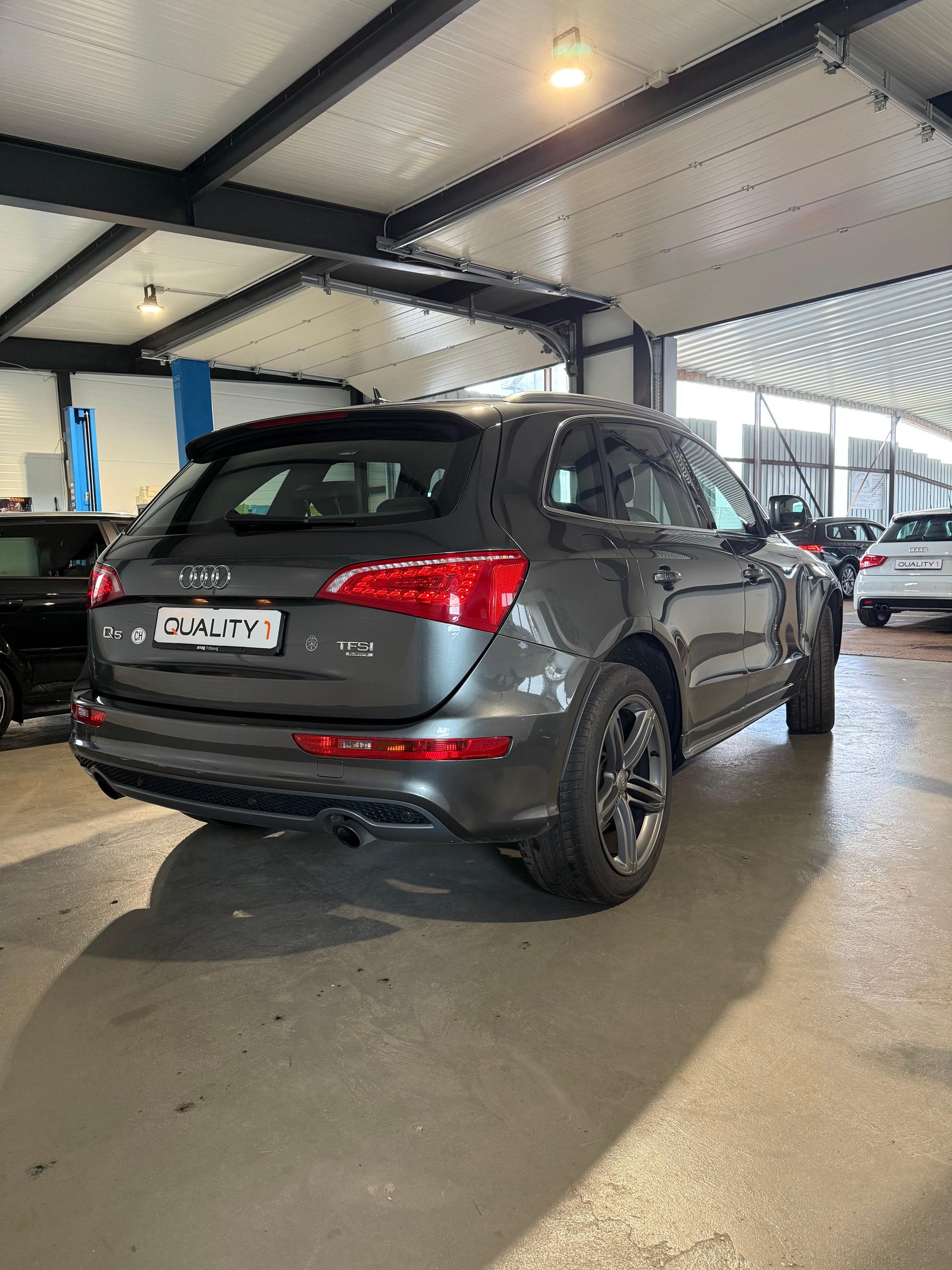 AUDI Q5 2.0 TFSI quattro-image-5