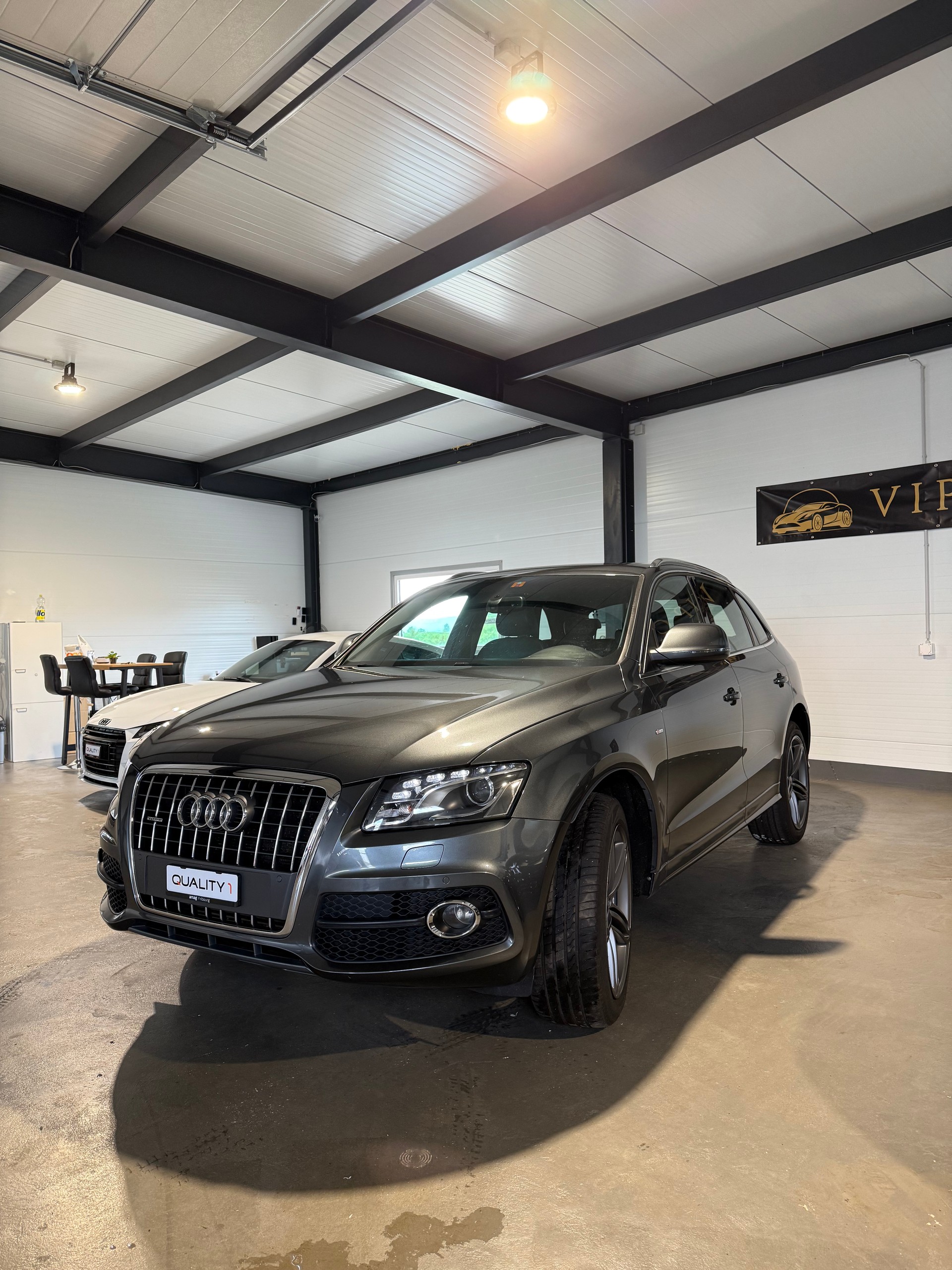 AUDI Q5 2.0 TFSI quattro-image-1