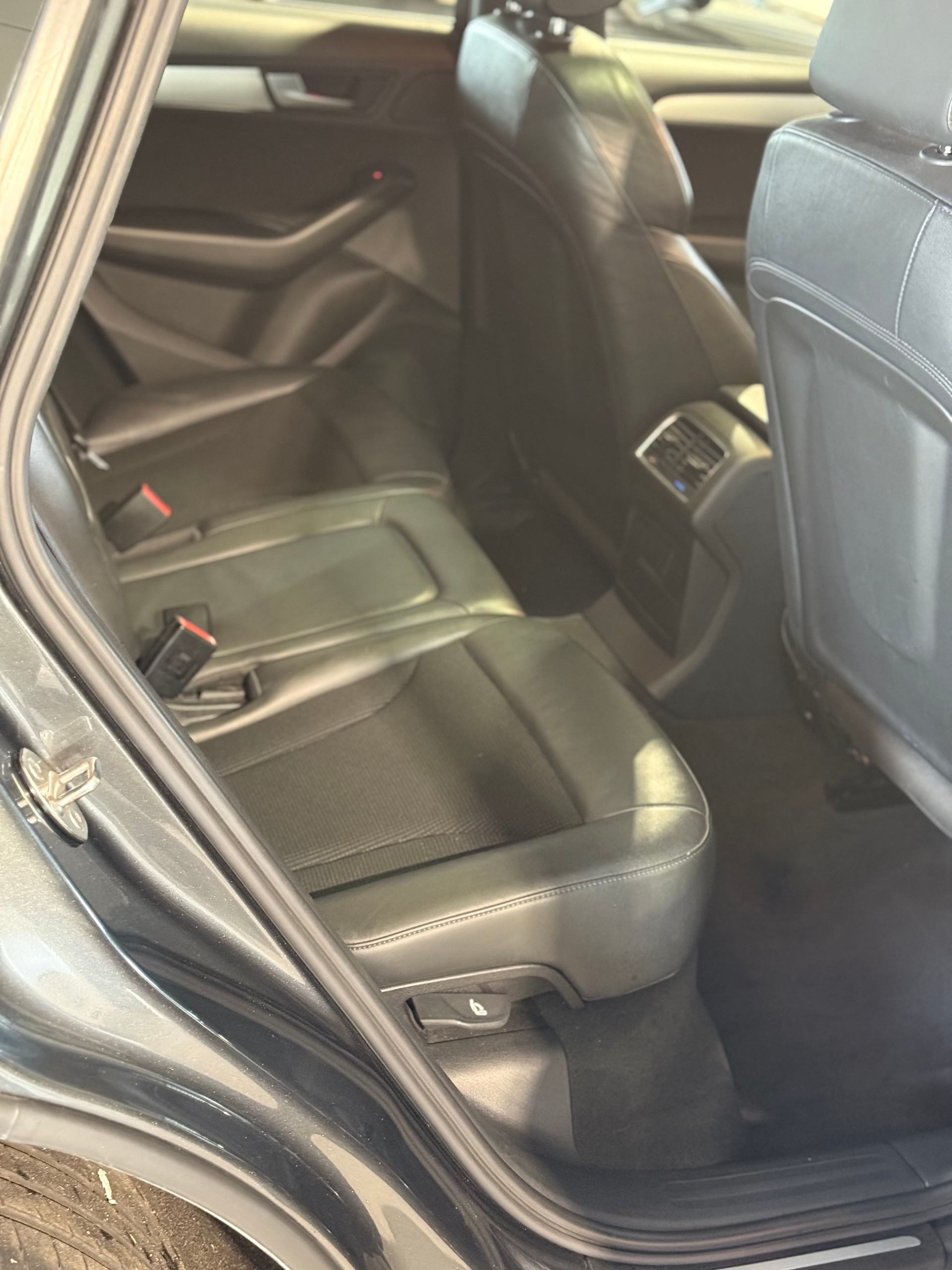 AUDI Q5 2.0 TFSI quattro-image-10