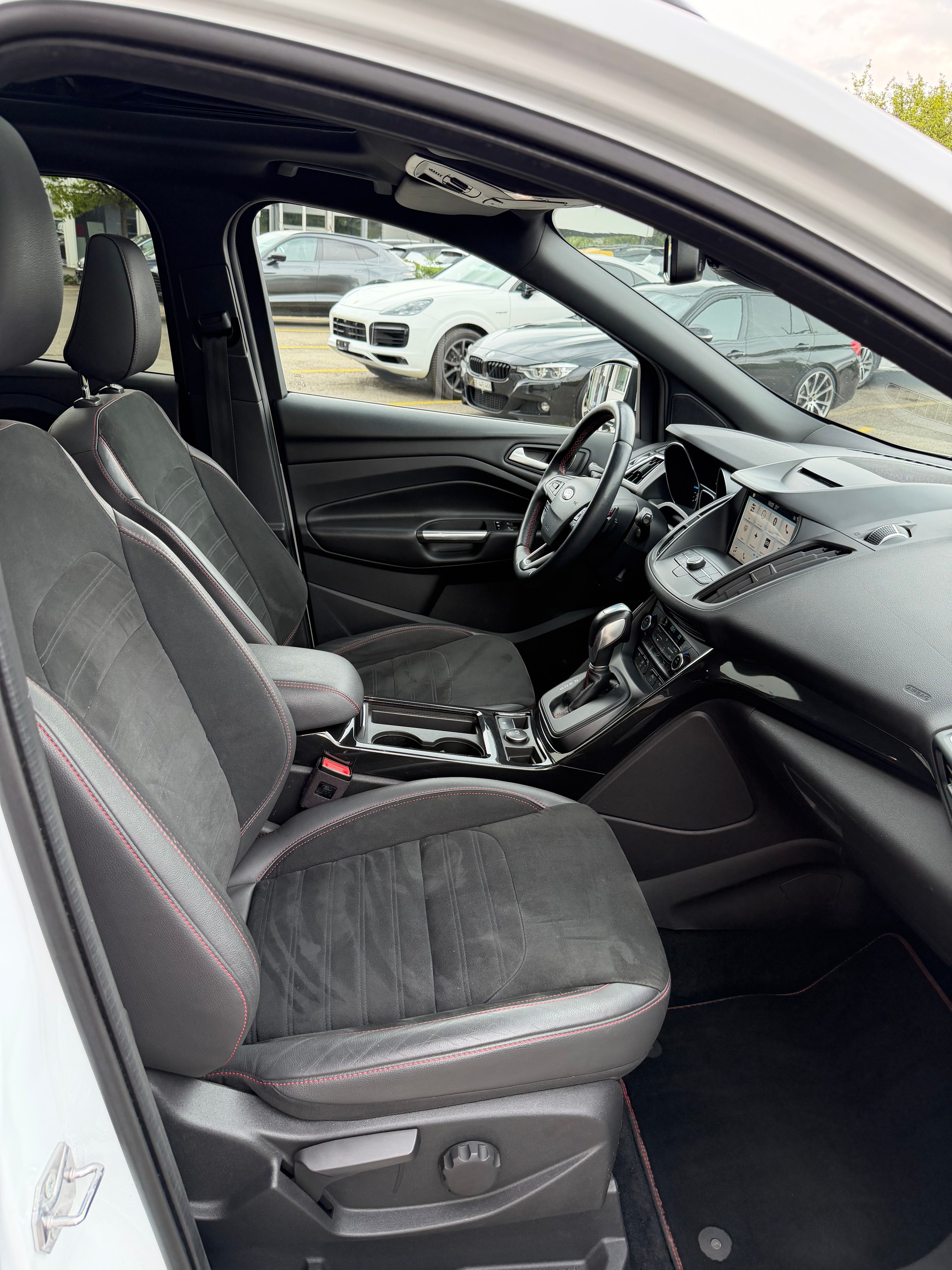 FORD Kuga 2.0 TDCi ST Line High 4WD PowerShift-image-15