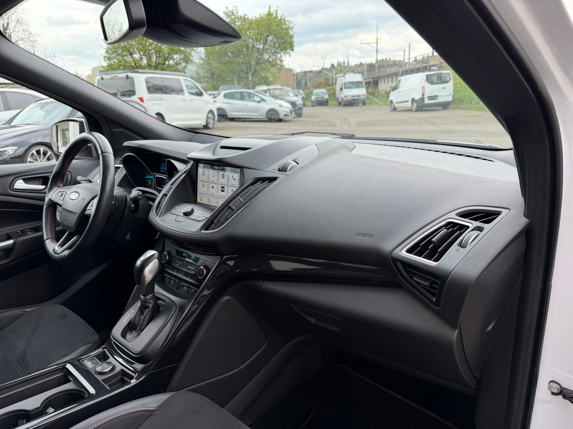 FORD Kuga 2.0 TDCi ST Line High 4WD PowerShift-image-16