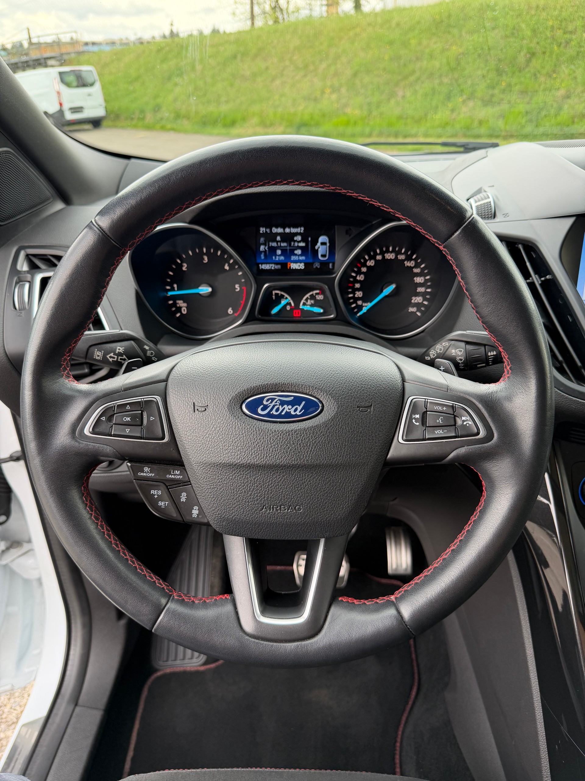FORD Kuga 2.0 TDCi ST Line High 4WD PowerShift-image-10