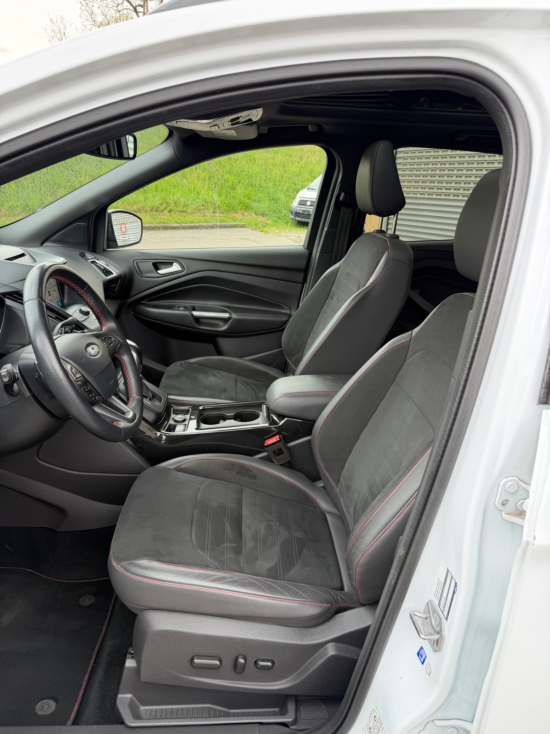 FORD Kuga 2.0 TDCi ST Line High 4WD PowerShift-image-8