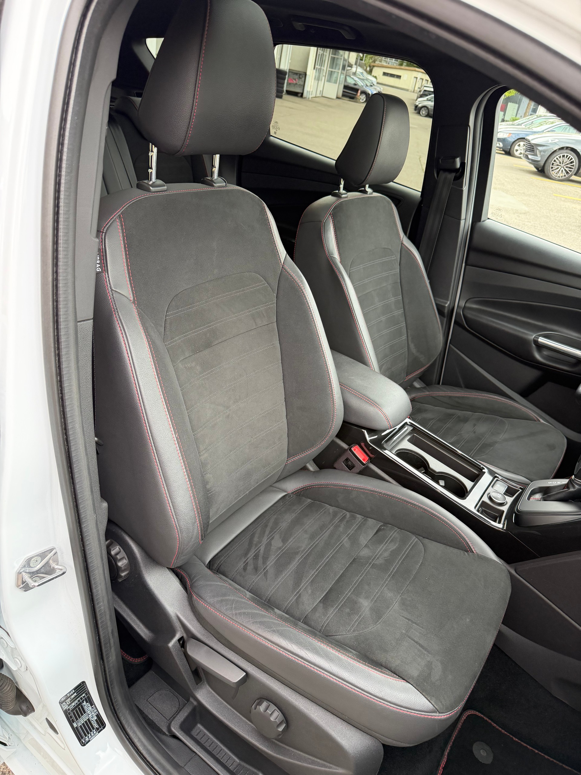 FORD Kuga 2.0 TDCi ST Line High 4WD PowerShift-image-17