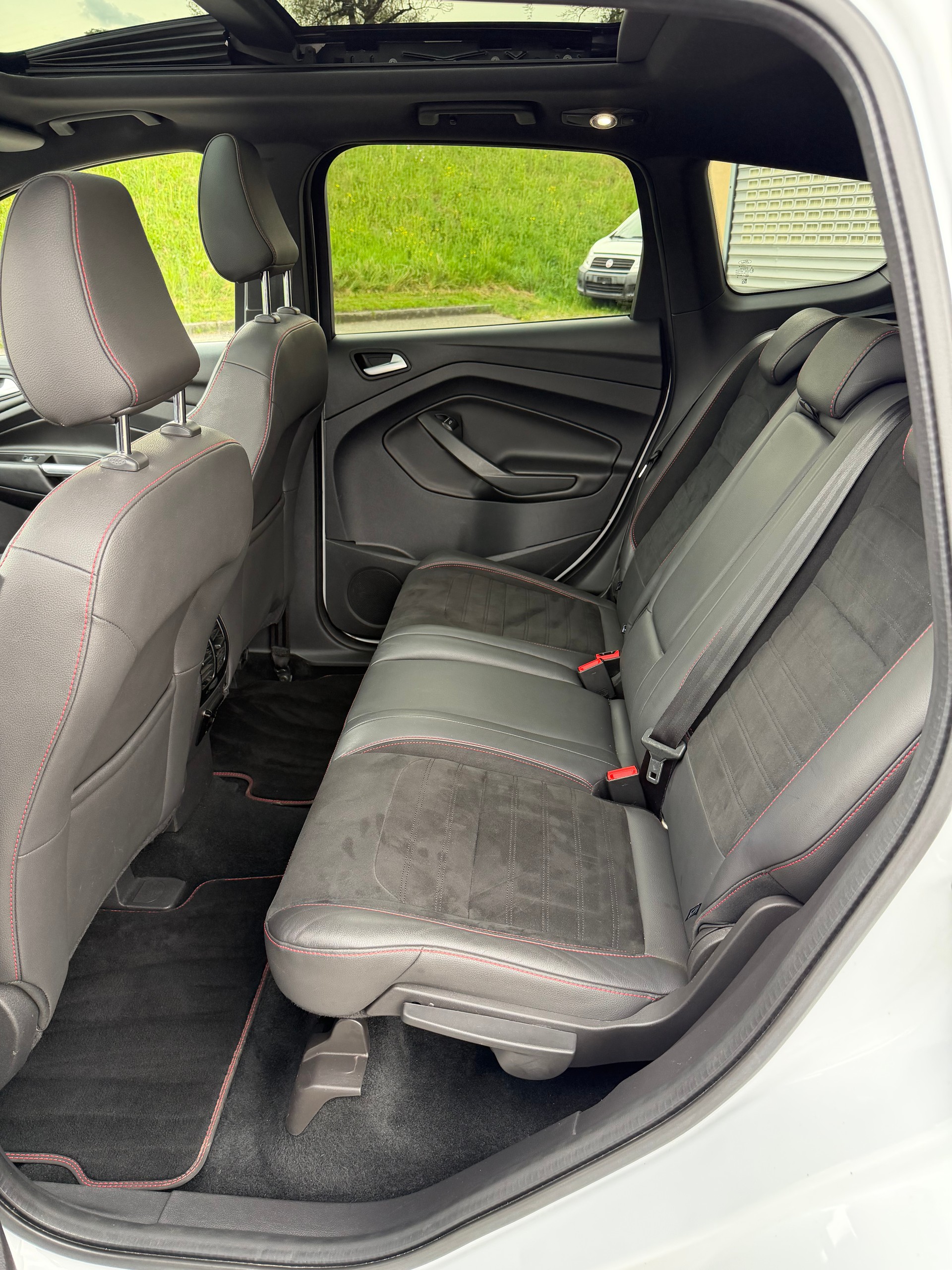 FORD Kuga 2.0 TDCi ST Line High 4WD PowerShift-image-13