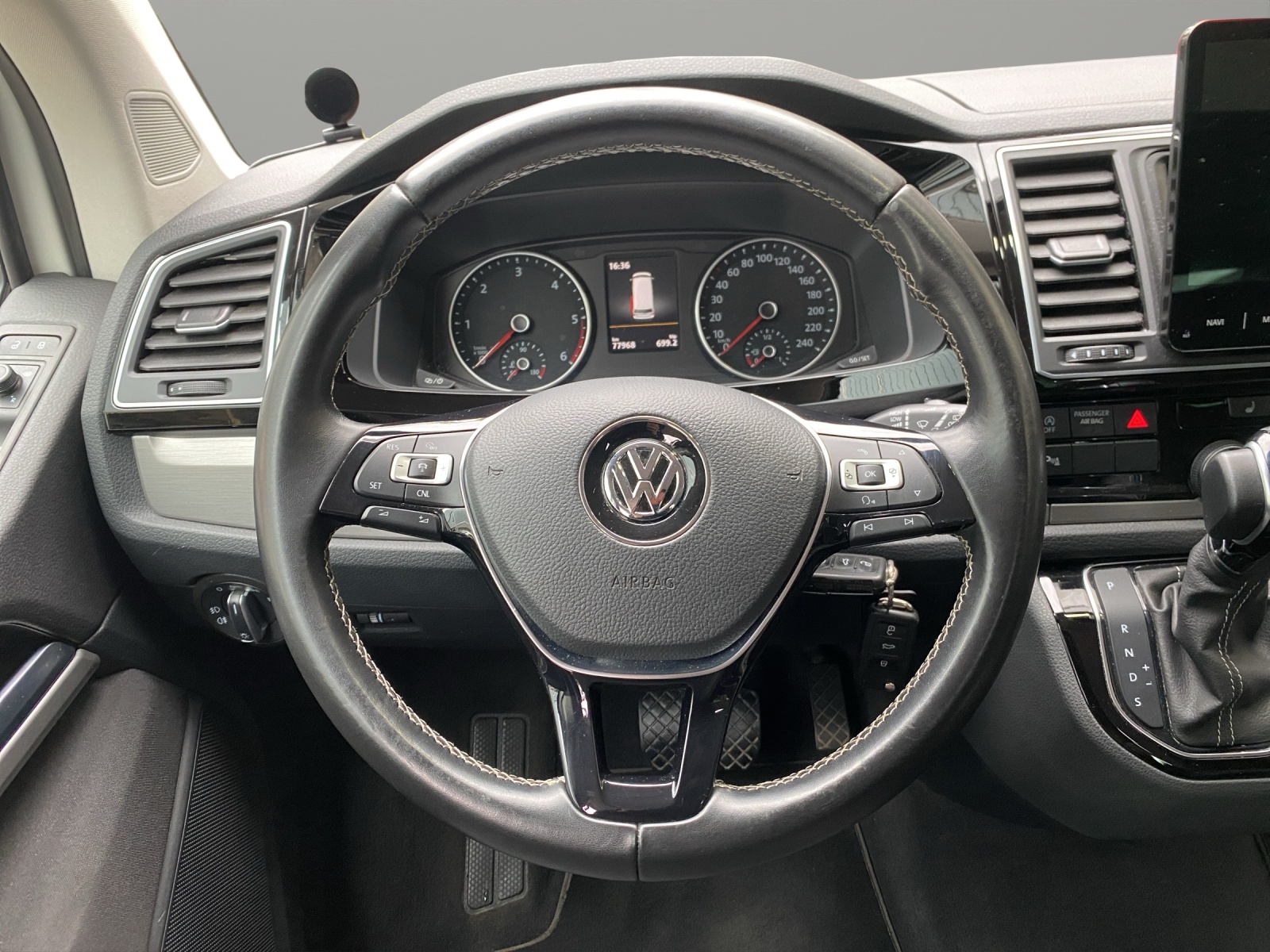 VW T6 Multivan 2.0 TDI-image-12