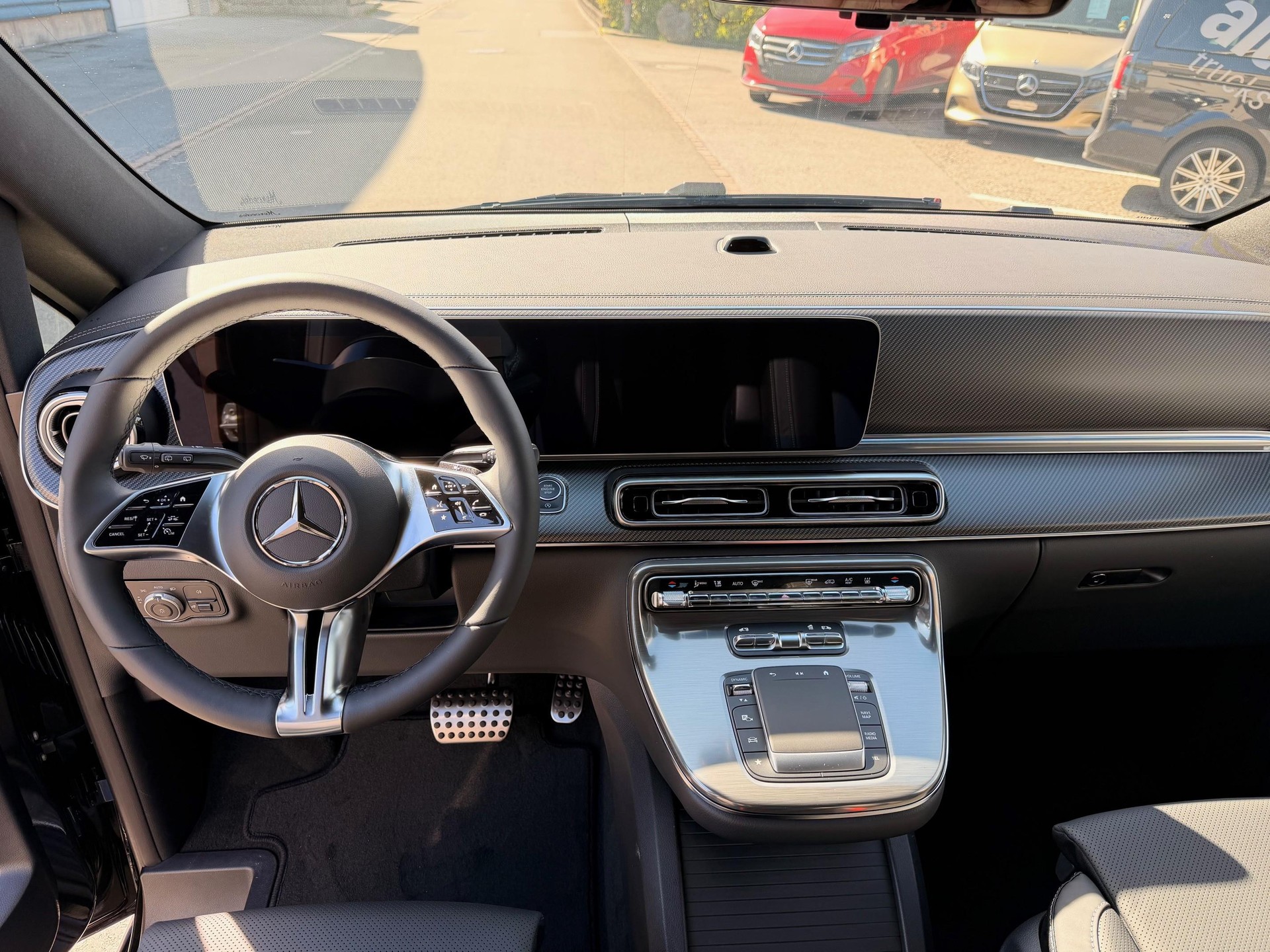 MERCEDES-BENZ V 300 d Swiss Ed. lang 4matic Van-image-3