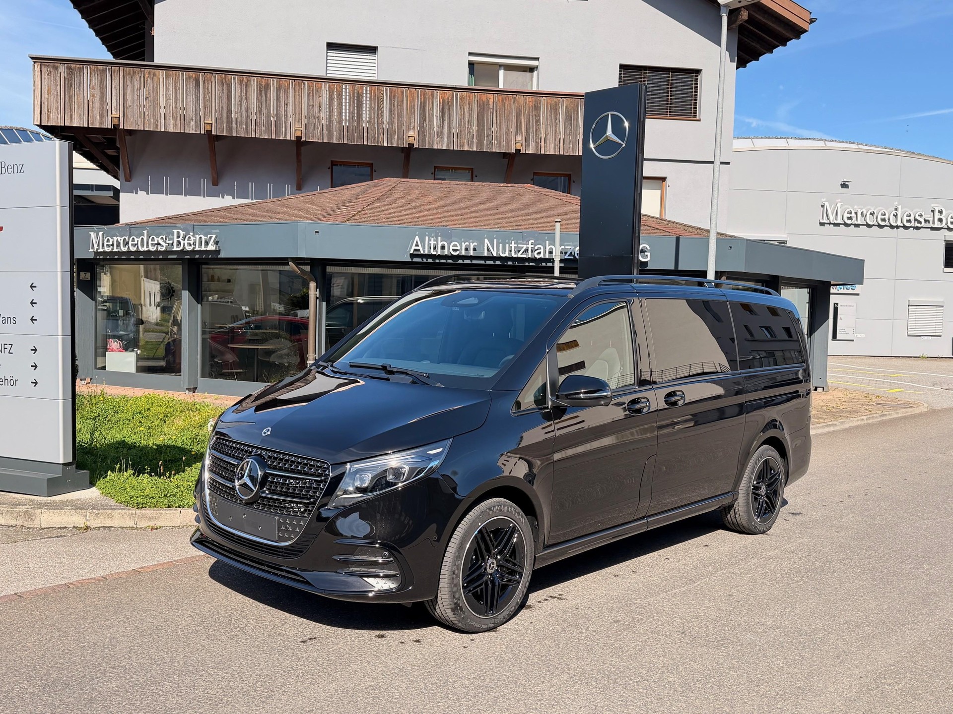 MERCEDES-BENZ V 300 d Swiss Ed. lang 4matic Van-image-0