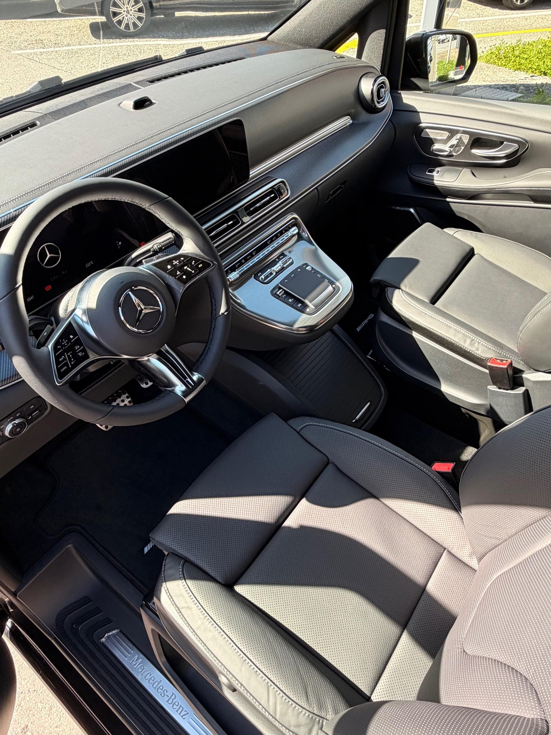 MERCEDES-BENZ V 300 d Swiss Ed. lang 4matic Van-image-2