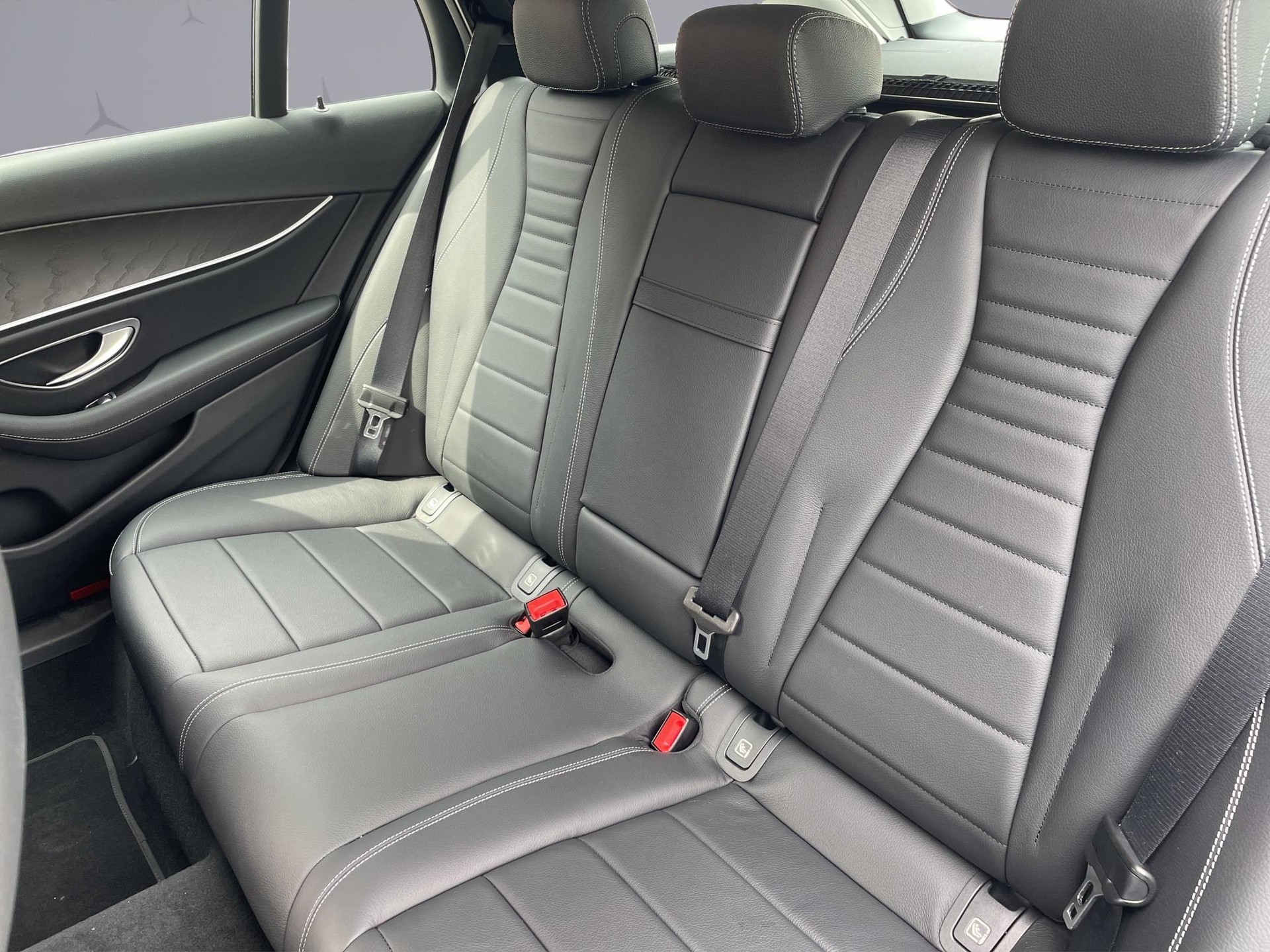 MERCEDES-BENZ E 450 Avantgarde 4matic Kombi-image-11