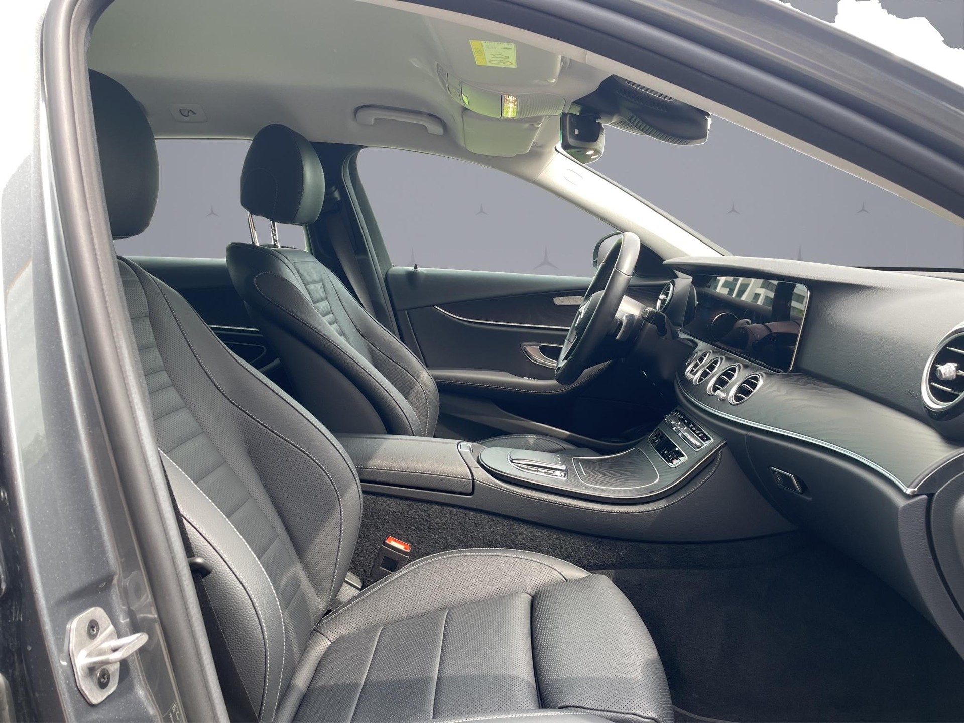 MERCEDES-BENZ E 450 Avantgarde 4matic Kombi-image-15