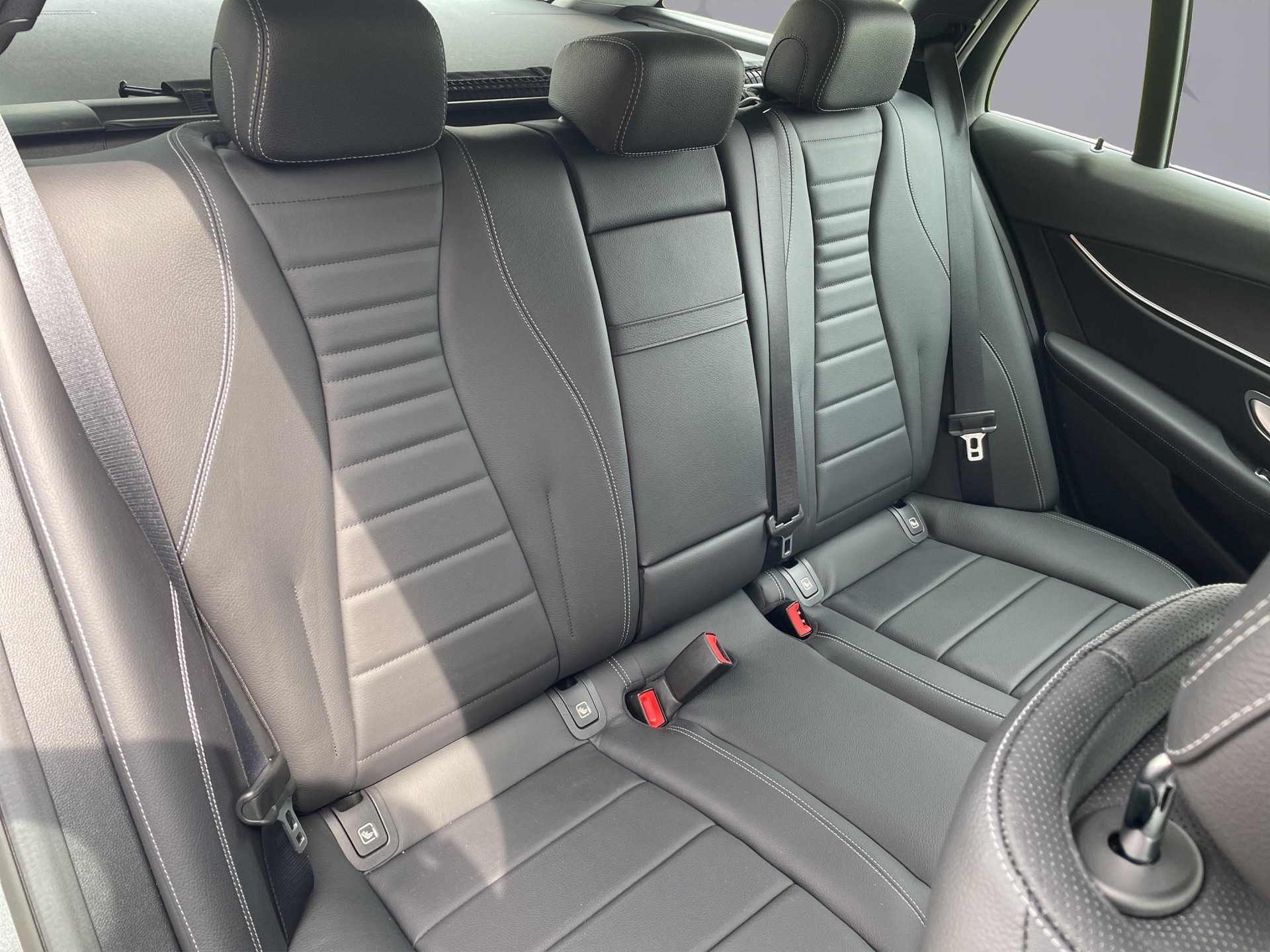 MERCEDES-BENZ E 450 Avantgarde 4matic Kombi-image-16