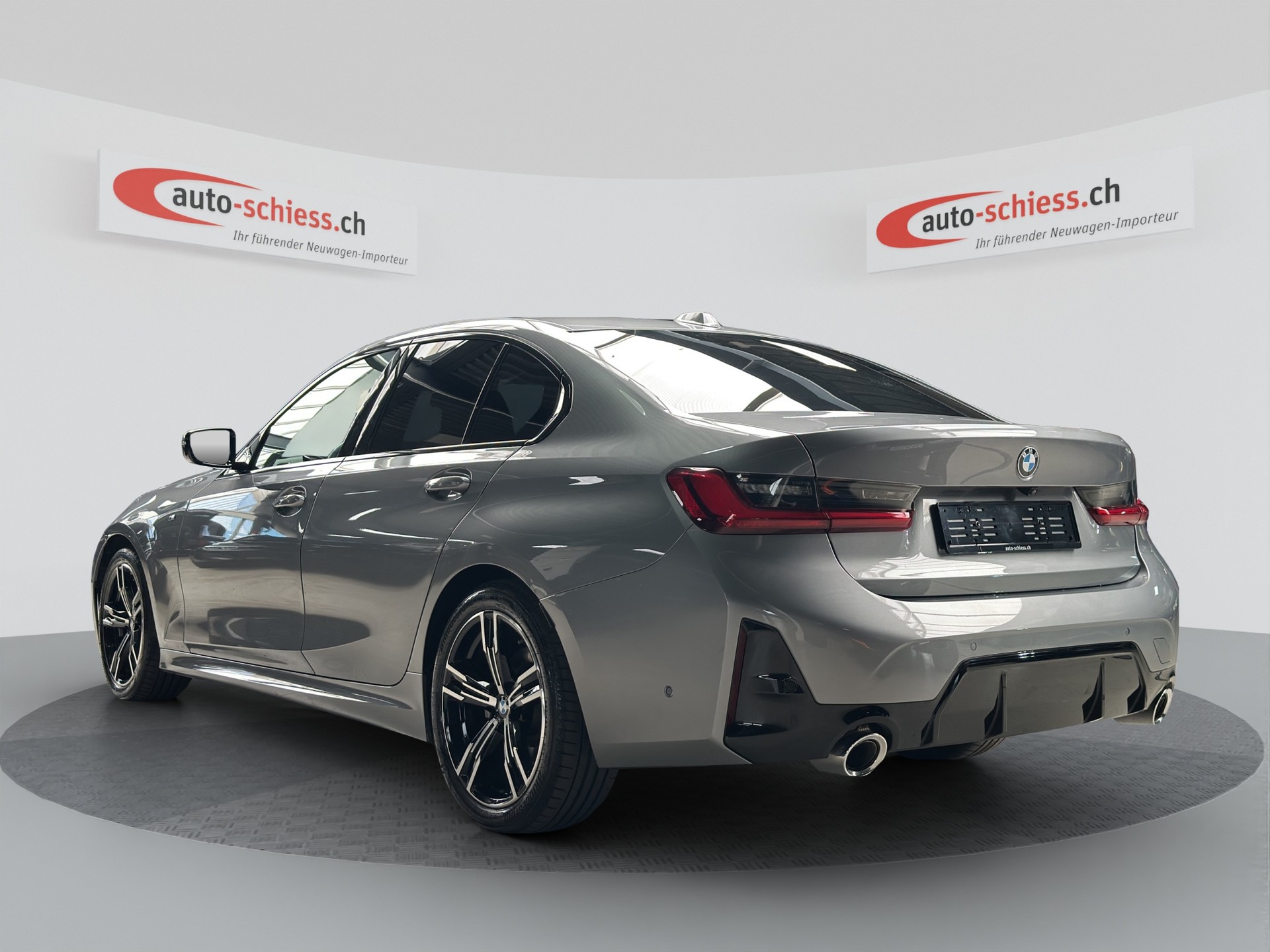 BMW 320d xDrive M Sport Steptronic-image-2