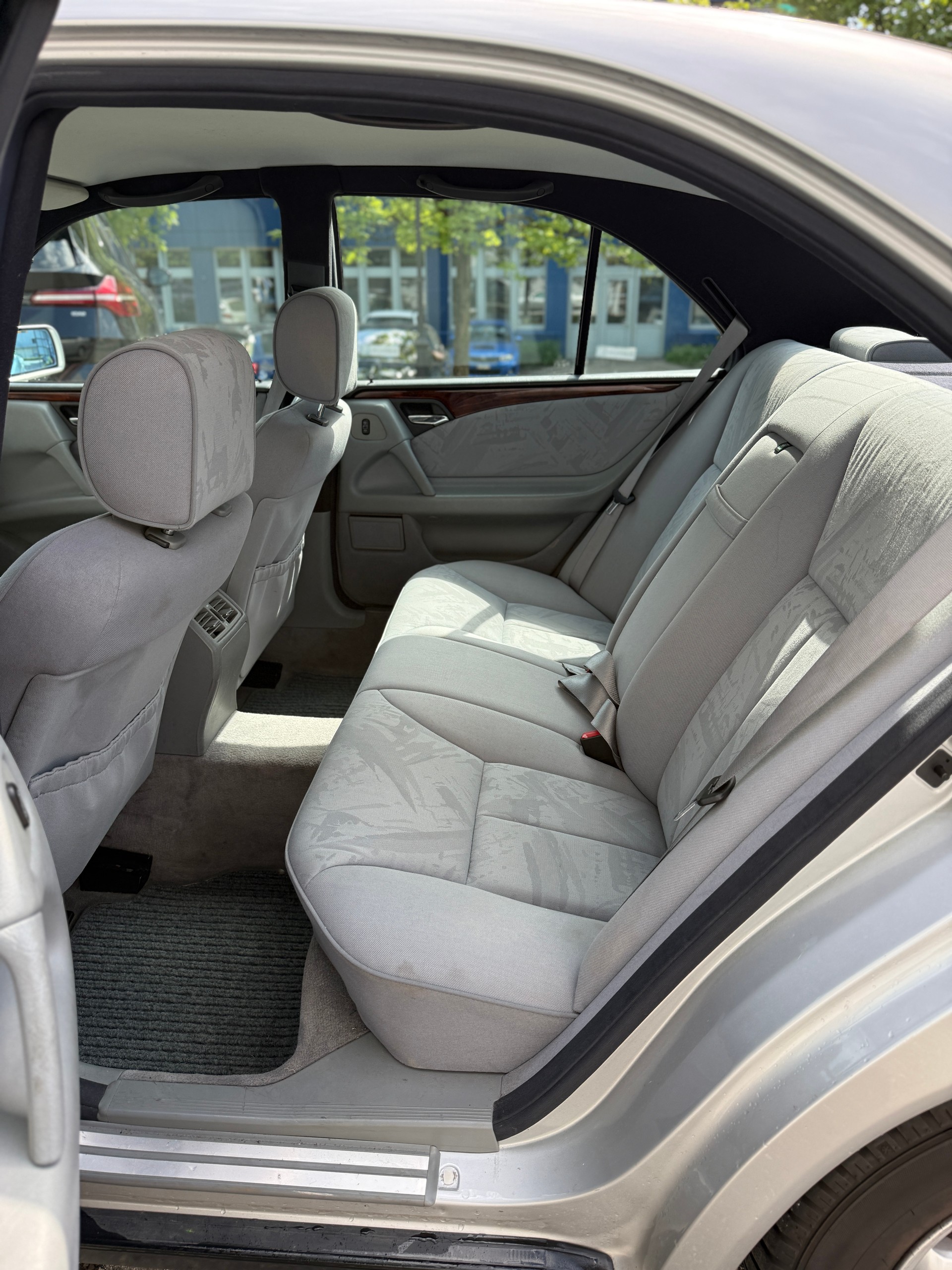 MERCEDES-BENZ E 240 Elégance-image-9