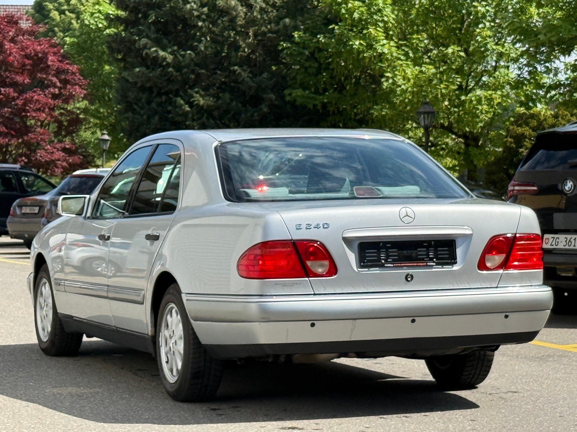 MERCEDES-BENZ E 240 Elégance-image-4
