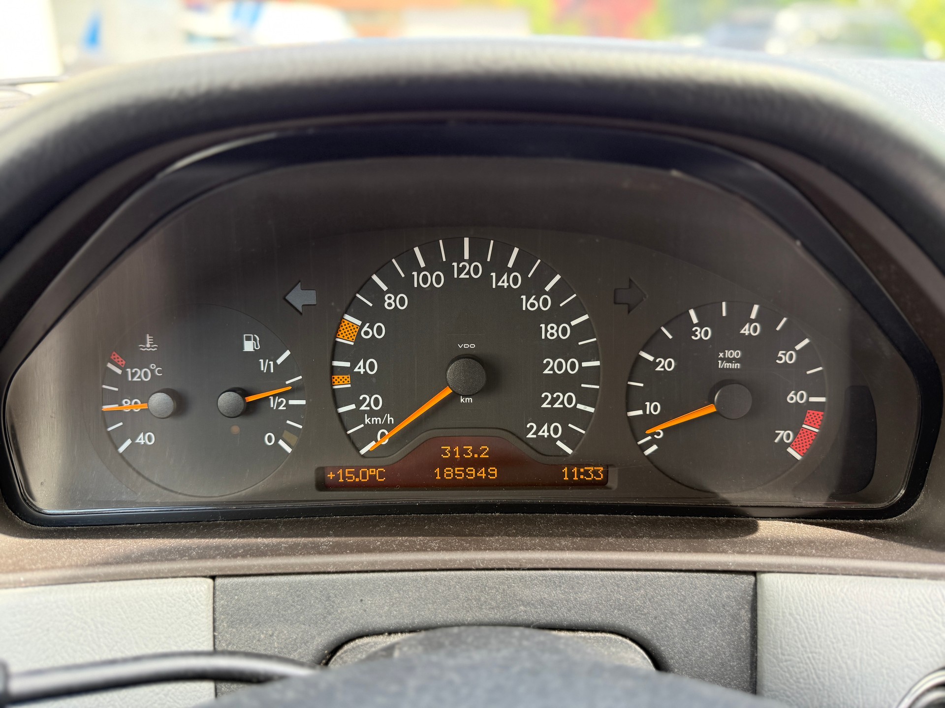 MERCEDES-BENZ E 240 Elégance-image-13