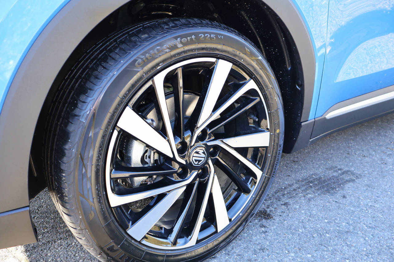 MG ZS 1.5 Hybrid+ Luxury-image-8