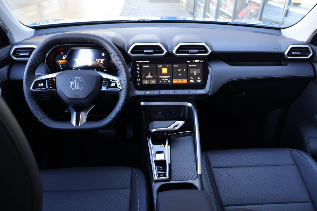 MG ZS 1.5 Hybrid+ Luxury-image-10