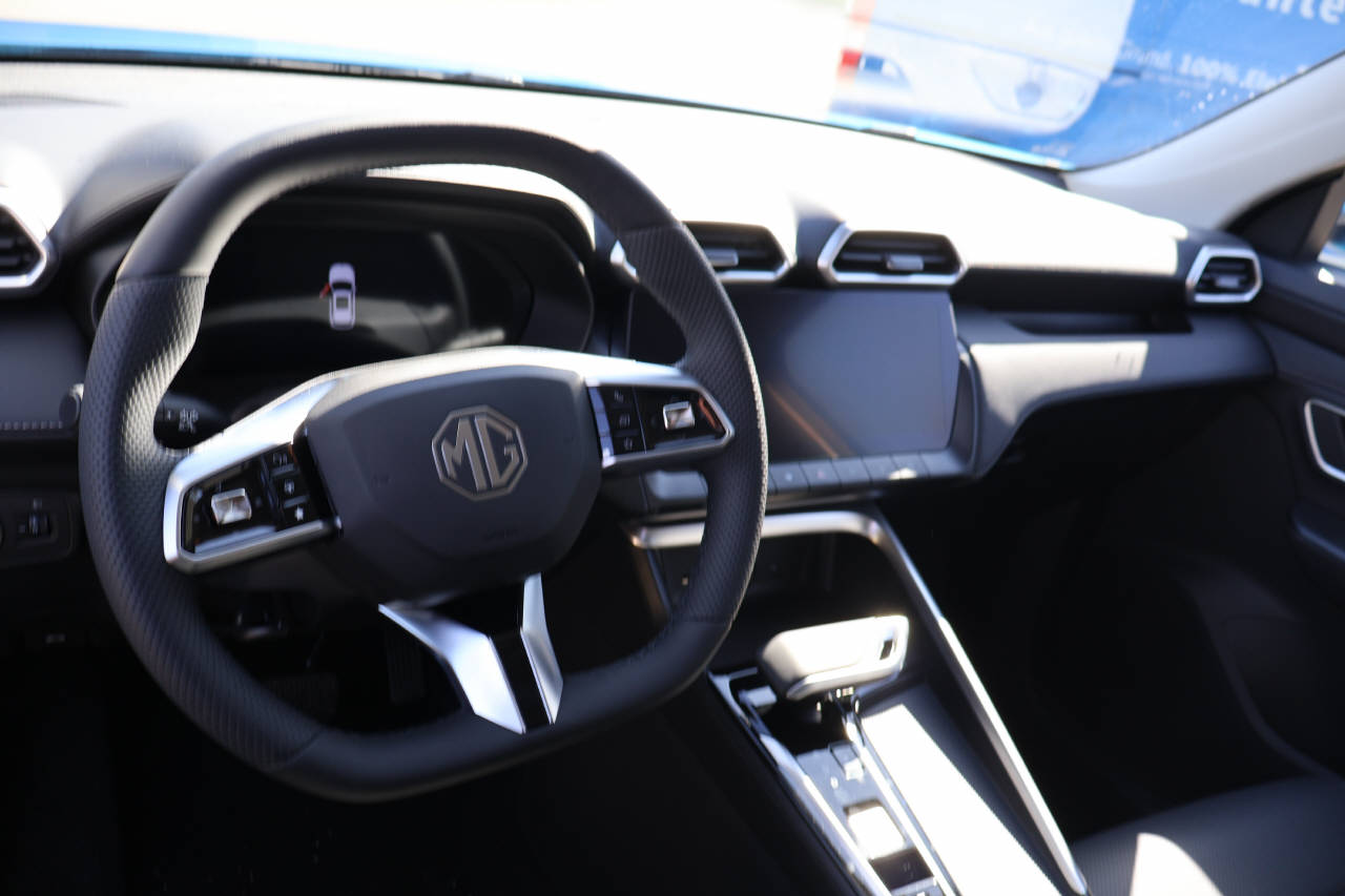 MG ZS 1.5 Hybrid+ Luxury-image-11