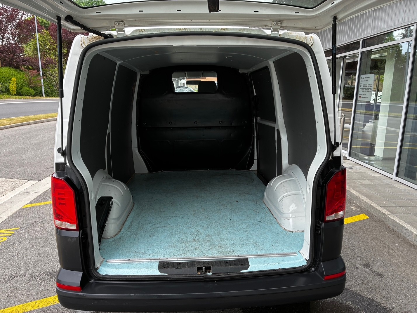 VW T6.1 2.0 TDI Entry-image-8