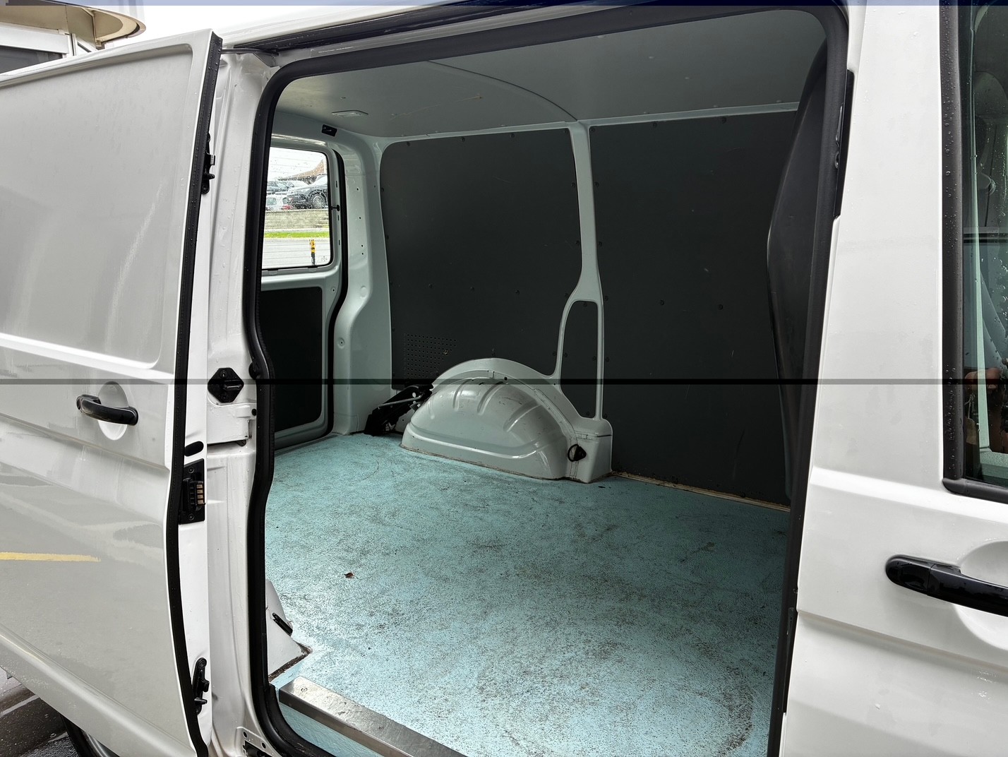 VW T6.1 2.0 TDI Entry-image-7