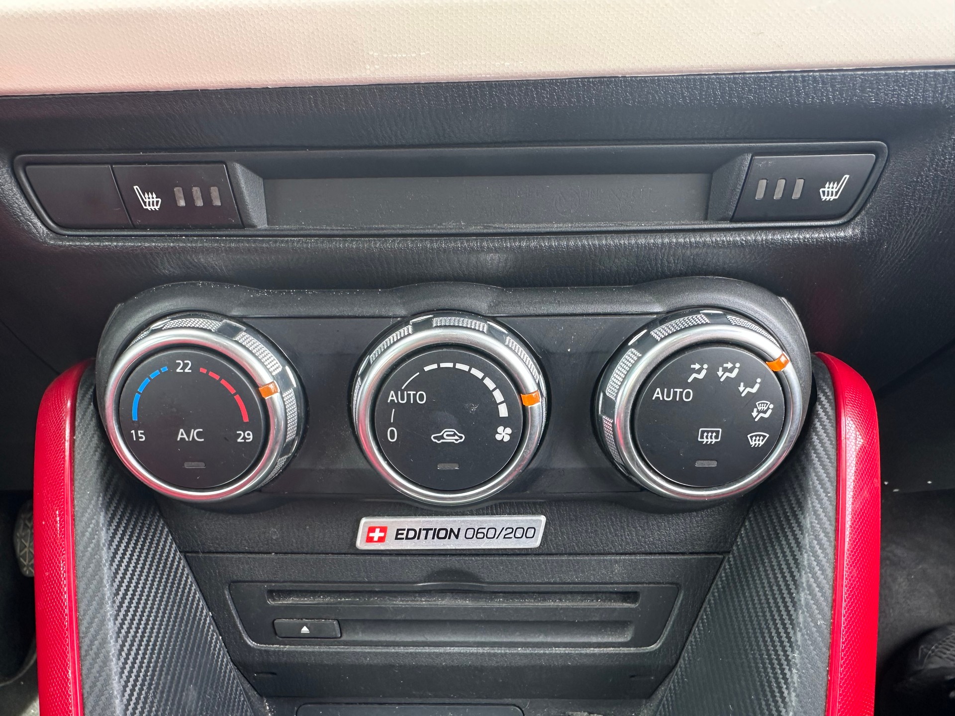 MAZDA 2 1.5i 16V Skyactiv-G Swiss Edition-image-10