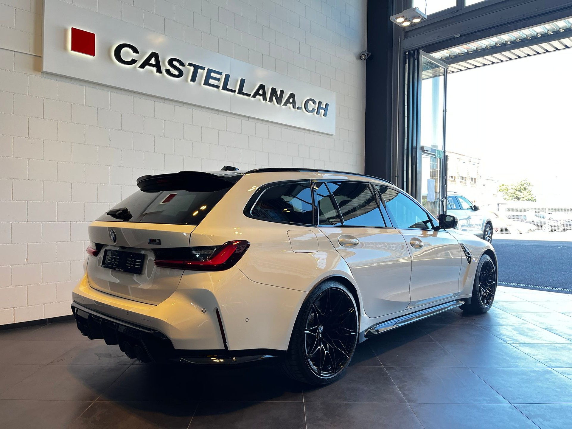 BMW M3 Touring xDrive Competition M-image-5