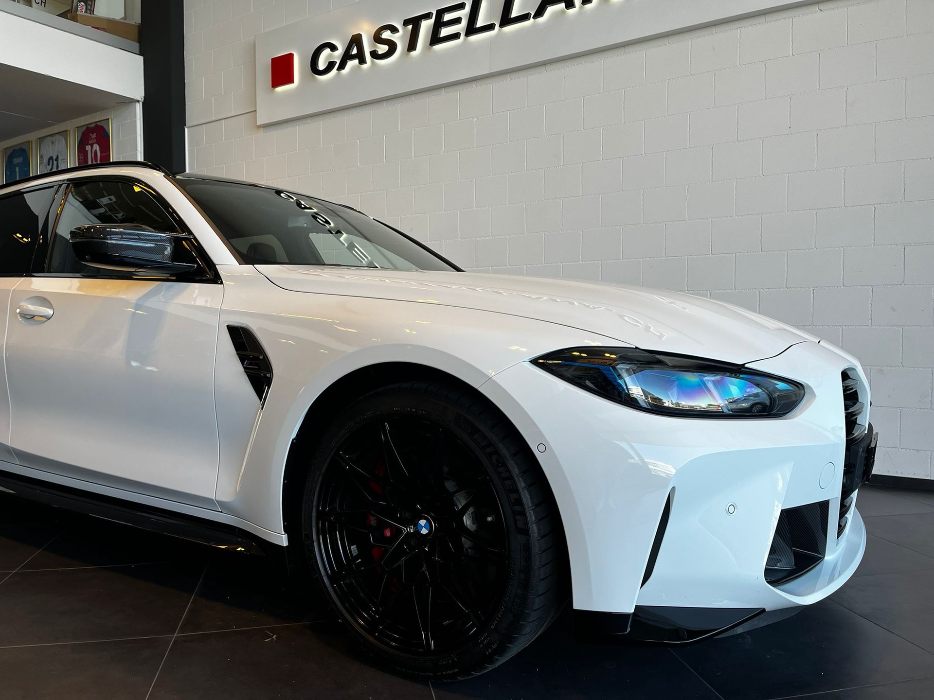 BMW M3 Touring xDrive Competition M-showroom-element-1