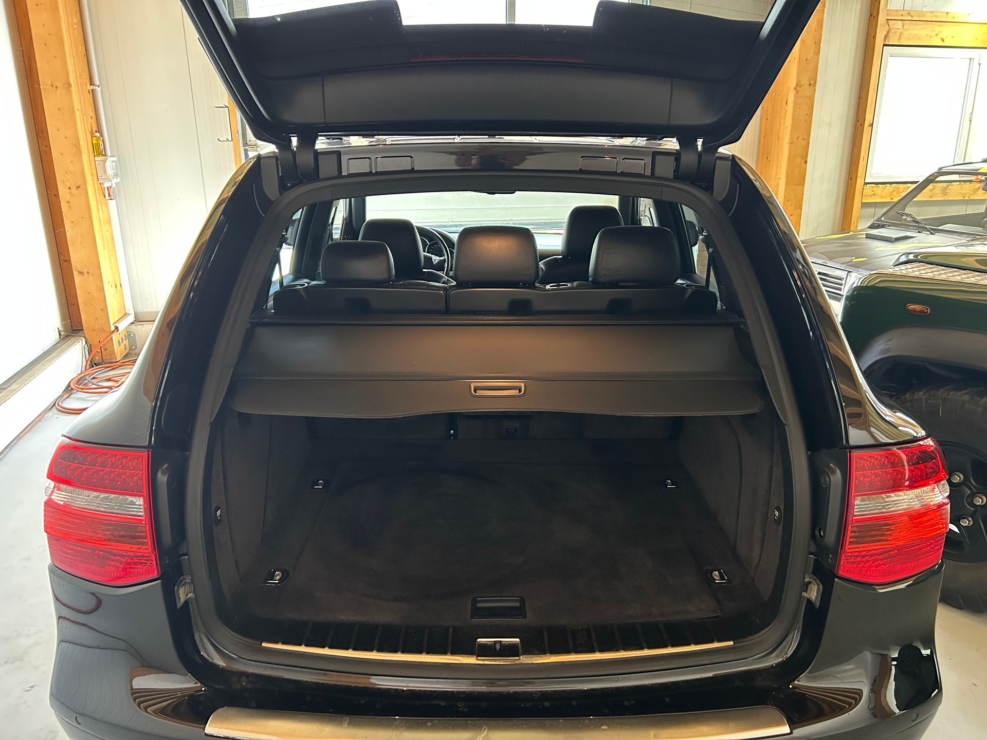 PORSCHE Cayenne S *Top Zustand aus 1. Hand inkl. schwarze Porsche Felgen*-image-7